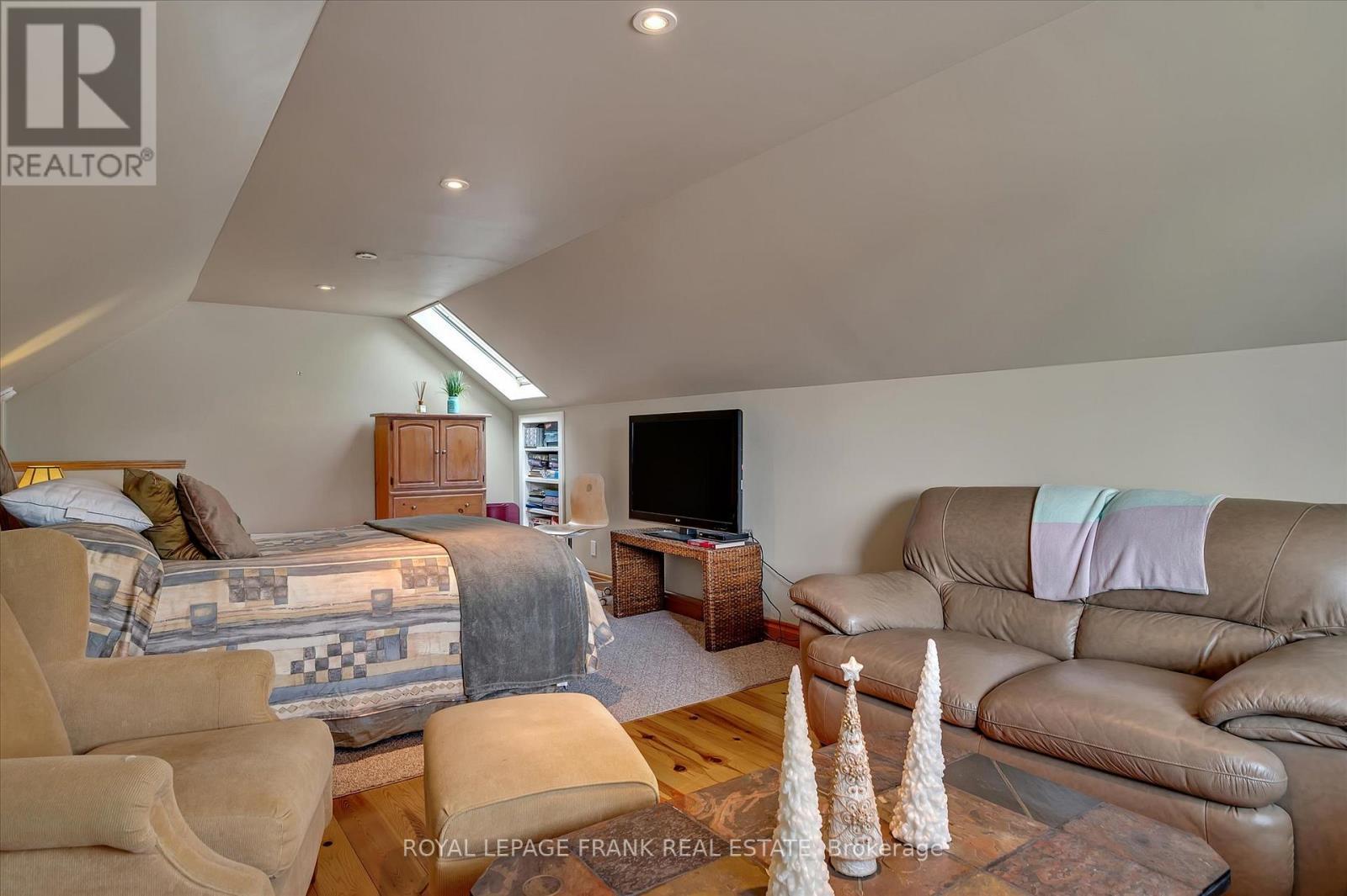 












1898 LAKEHURST ROAD

,
Trent Lakes,




Ontario
K0L1J0

