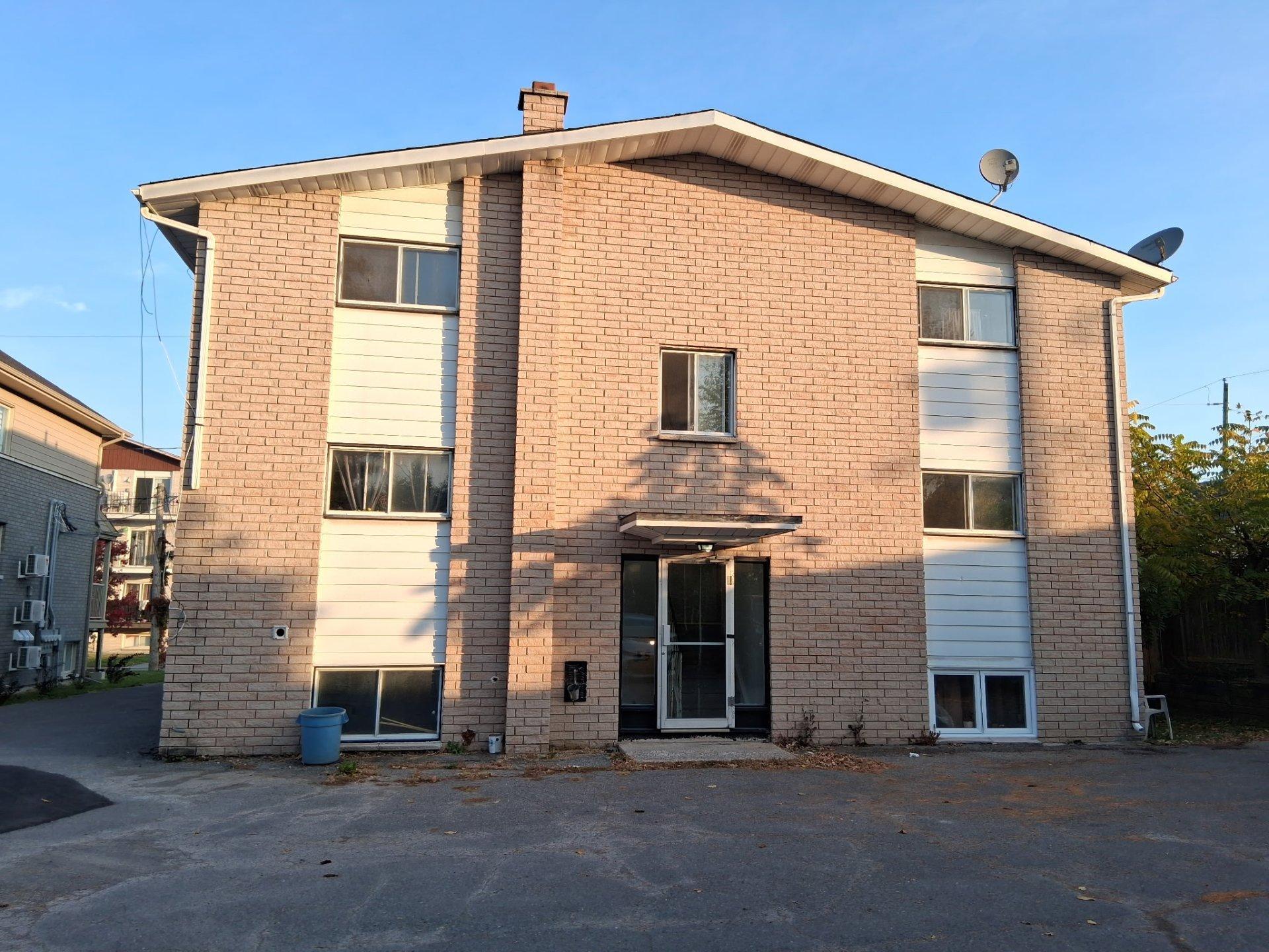 









12


Rue Goulet

,
Gatineau (Aylmer),




QC
J9H2V4

