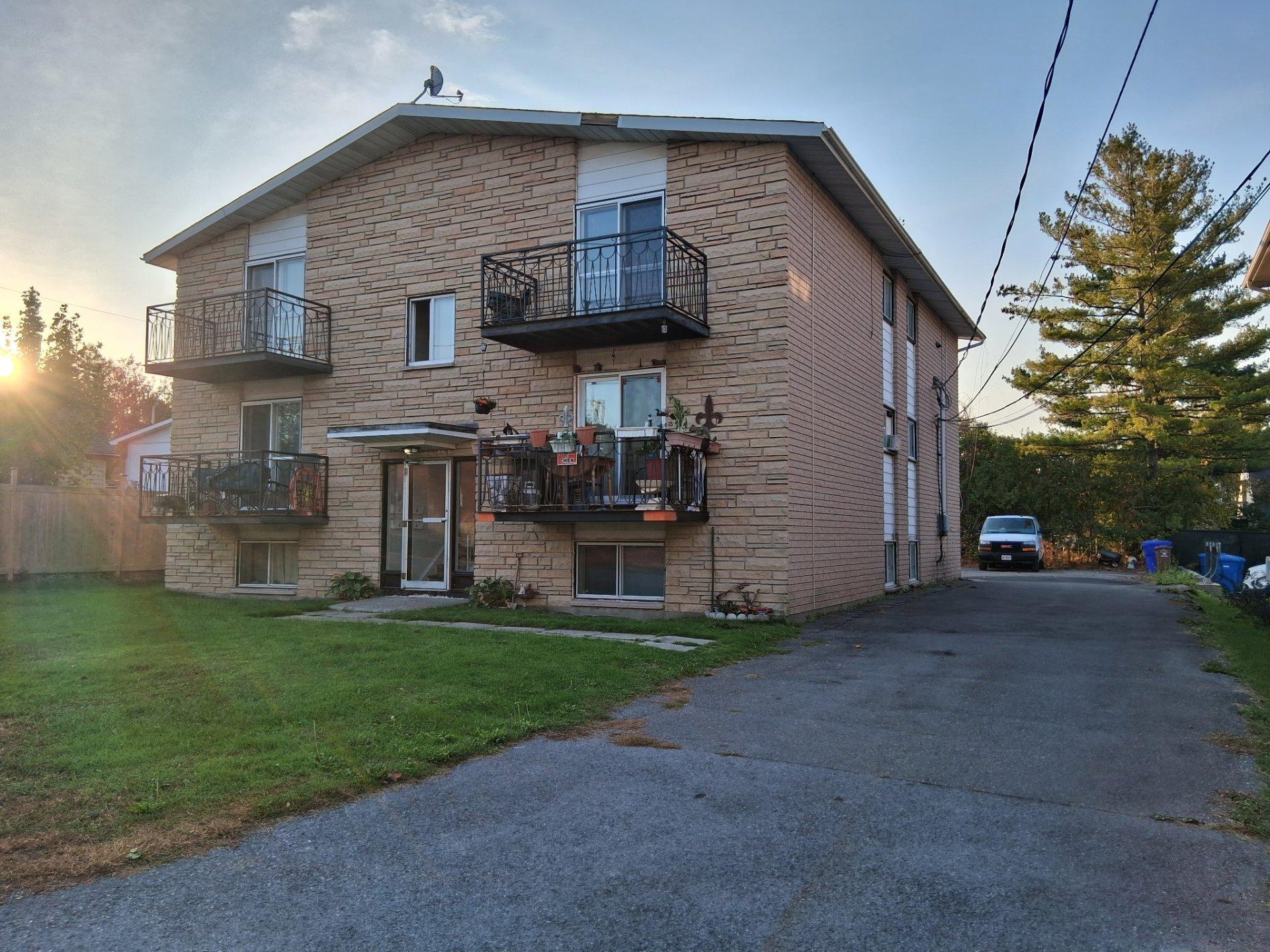 









12


Rue Goulet

,
Gatineau (Aylmer),




QC
J9H2V4

