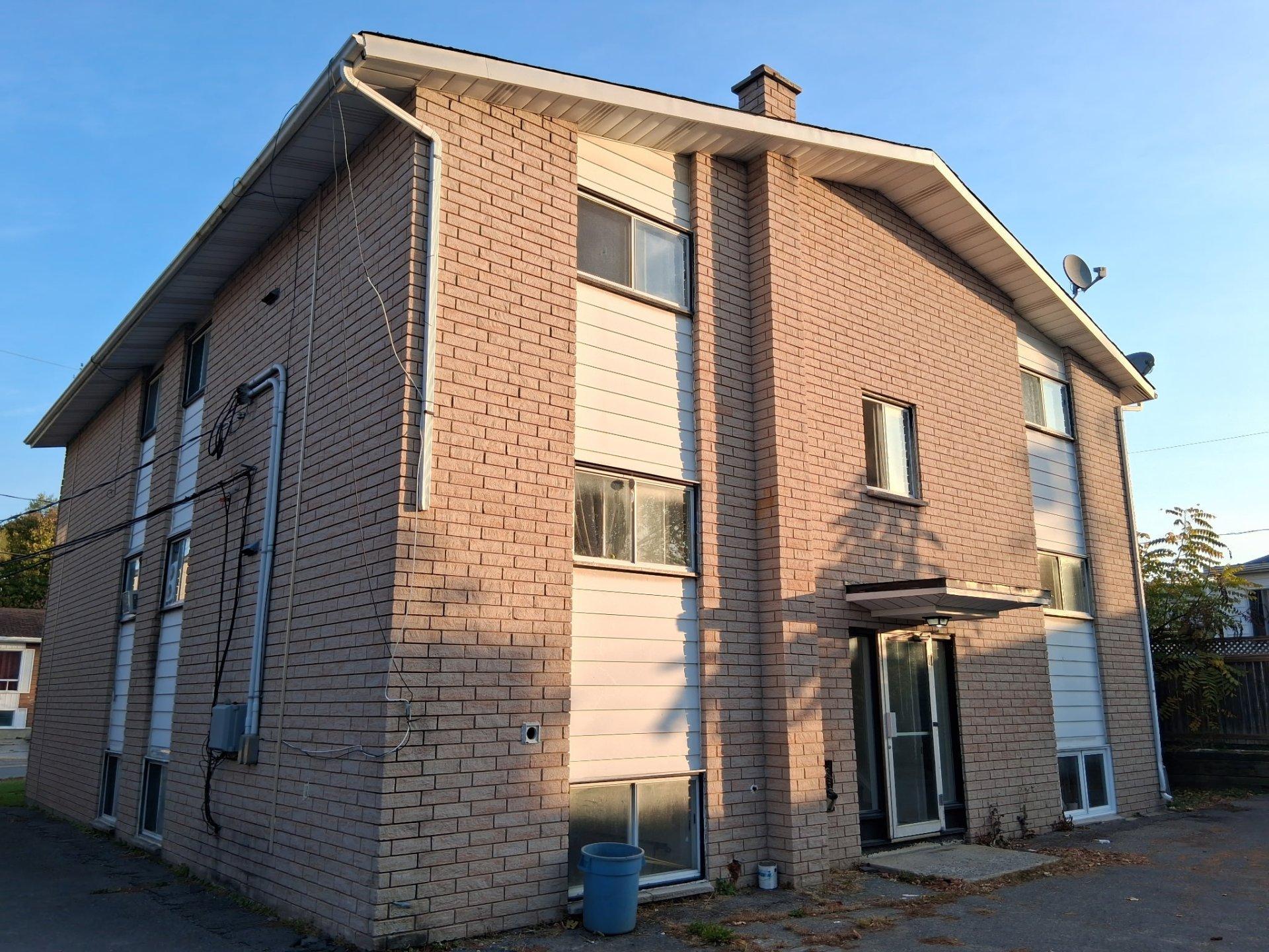 









12


Rue Goulet

,
Gatineau (Aylmer),




QC
J9H2V4

