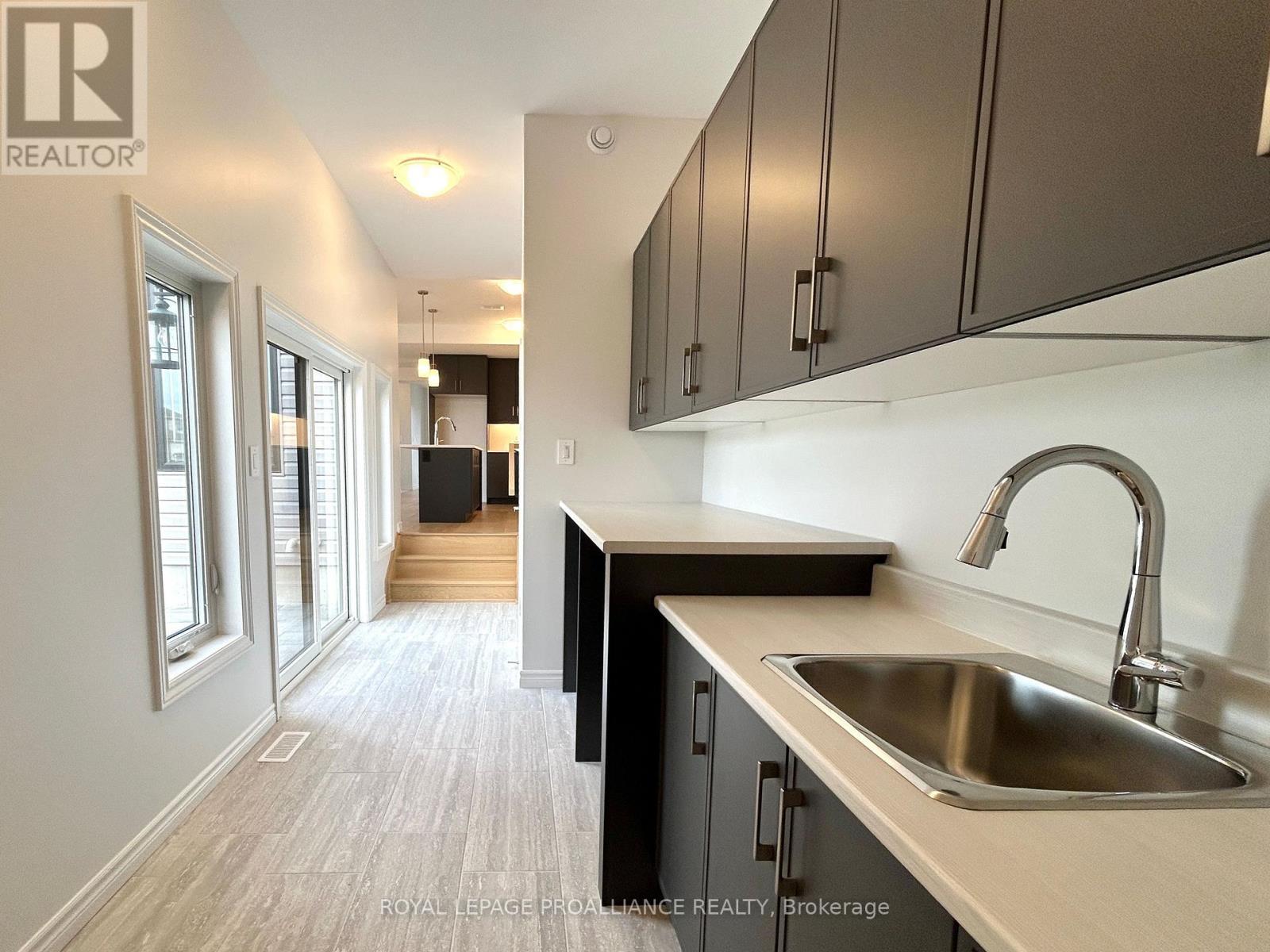 












12 RIVERSTONE WAY

,
Belleville (Thurlow Ward),




Ontario
K8N0S6

