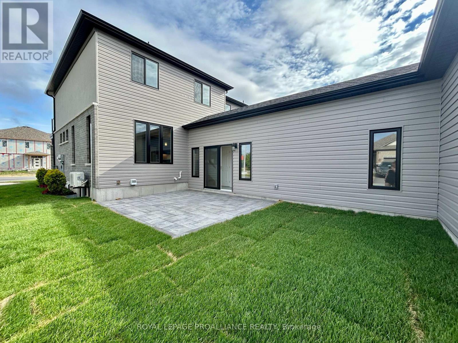 












12 RIVERSTONE WAY

,
Belleville (Thurlow Ward),




Ontario
K8N0S6

