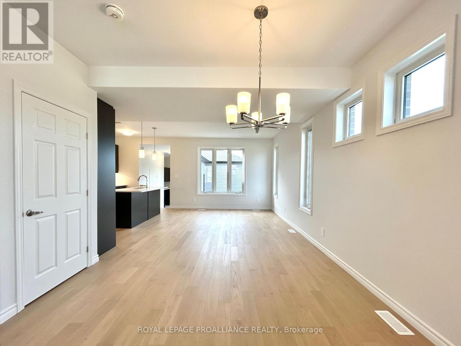 












12 RIVERSTONE WAY

,
Belleville (Thurlow Ward),




Ontario
K8N0S6

