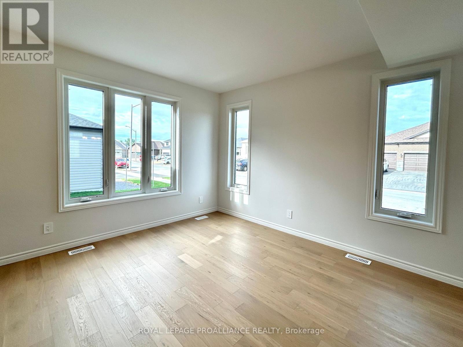 












12 RIVERSTONE WAY

,
Belleville (Thurlow Ward),




Ontario
K8N0S6

