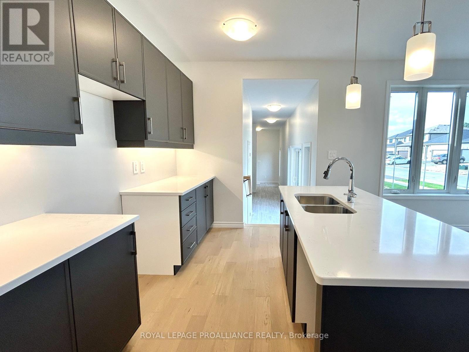 












12 RIVERSTONE WAY

,
Belleville (Thurlow Ward),




Ontario
K8N0S6

