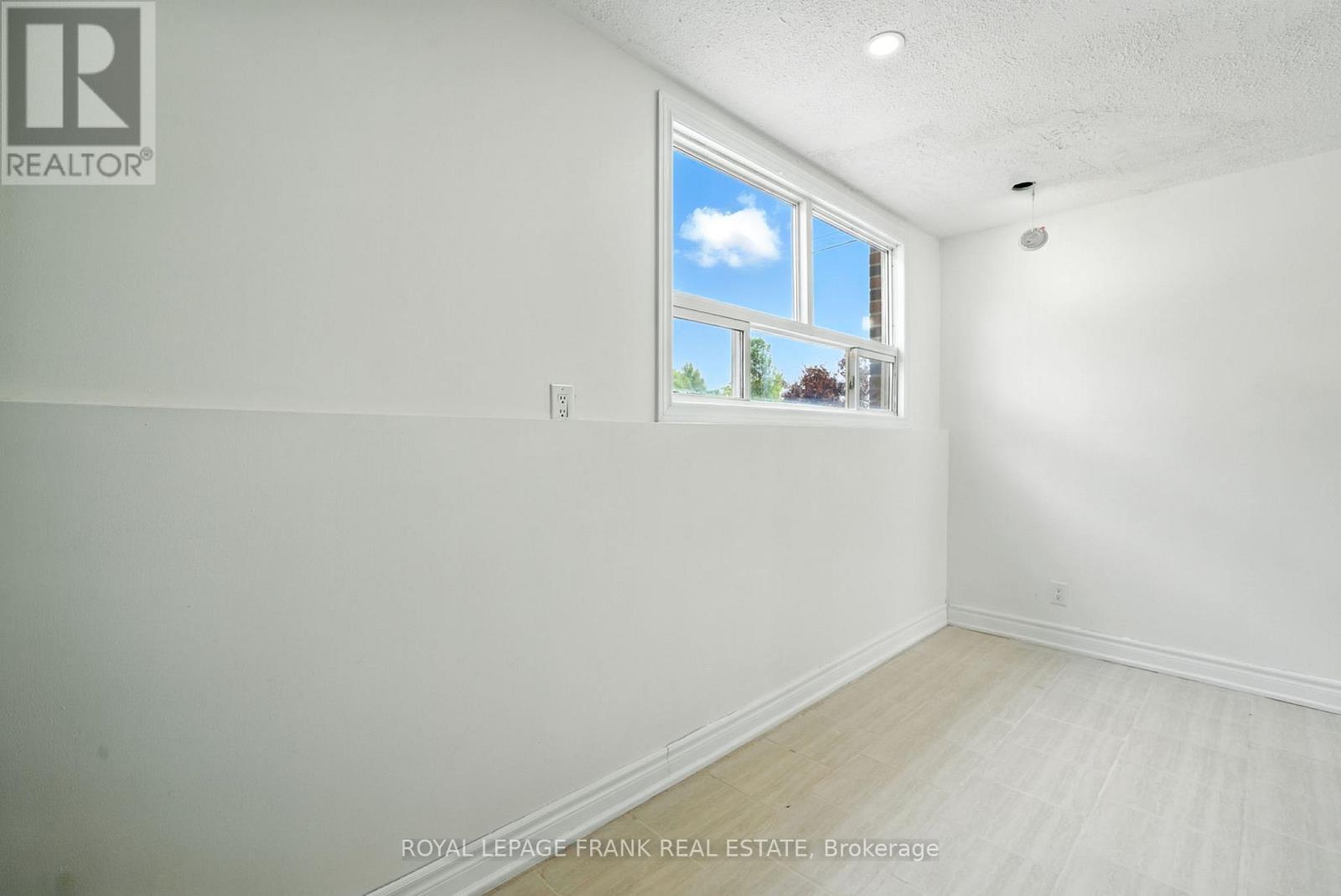 












2 - 88 MARY STREET W

,
Kawartha Lakes (Lindsay),




Ontario
K9V5G3


