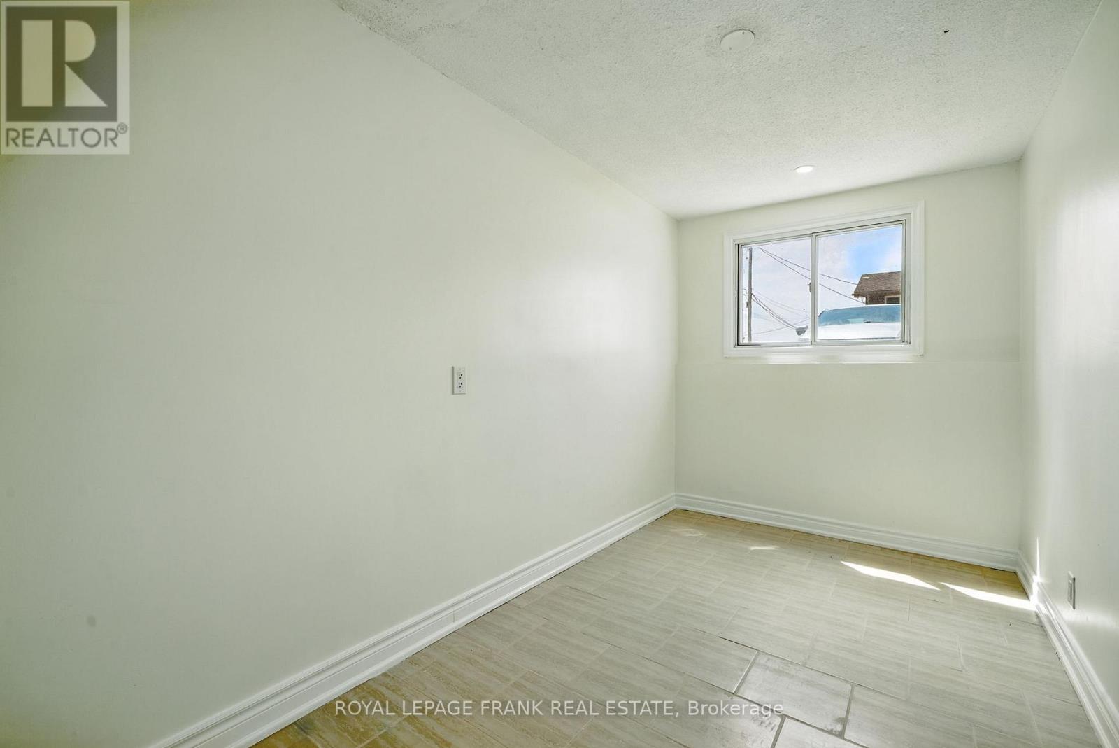 












2 - 88 MARY STREET W

,
Kawartha Lakes (Lindsay),




Ontario
K9V5G3

