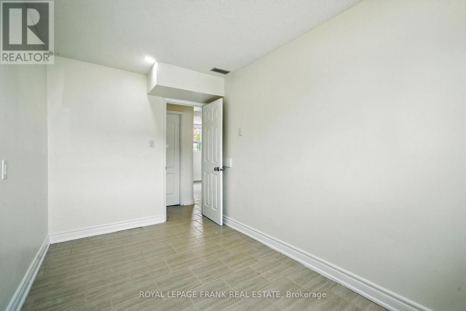 












2 - 88 MARY STREET W

,
Kawartha Lakes (Lindsay),




Ontario
K9V5G3

