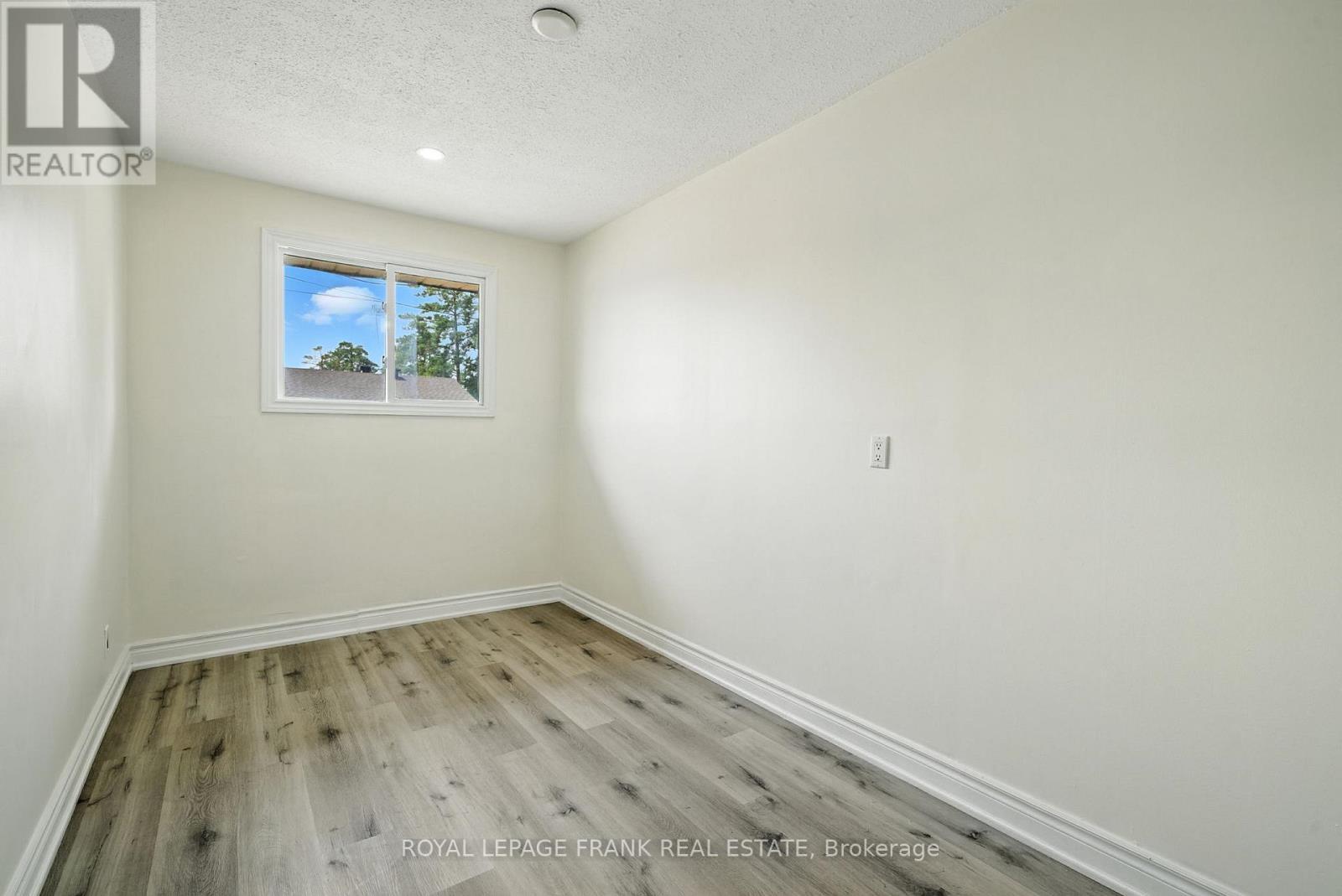 












2 - 88 MARY STREET W

,
Kawartha Lakes (Lindsay),




Ontario
K9V5G3

