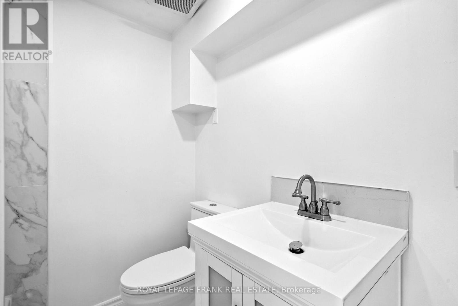












2 - 88 MARY STREET W

,
Kawartha Lakes (Lindsay),




Ontario
K9V5G3

