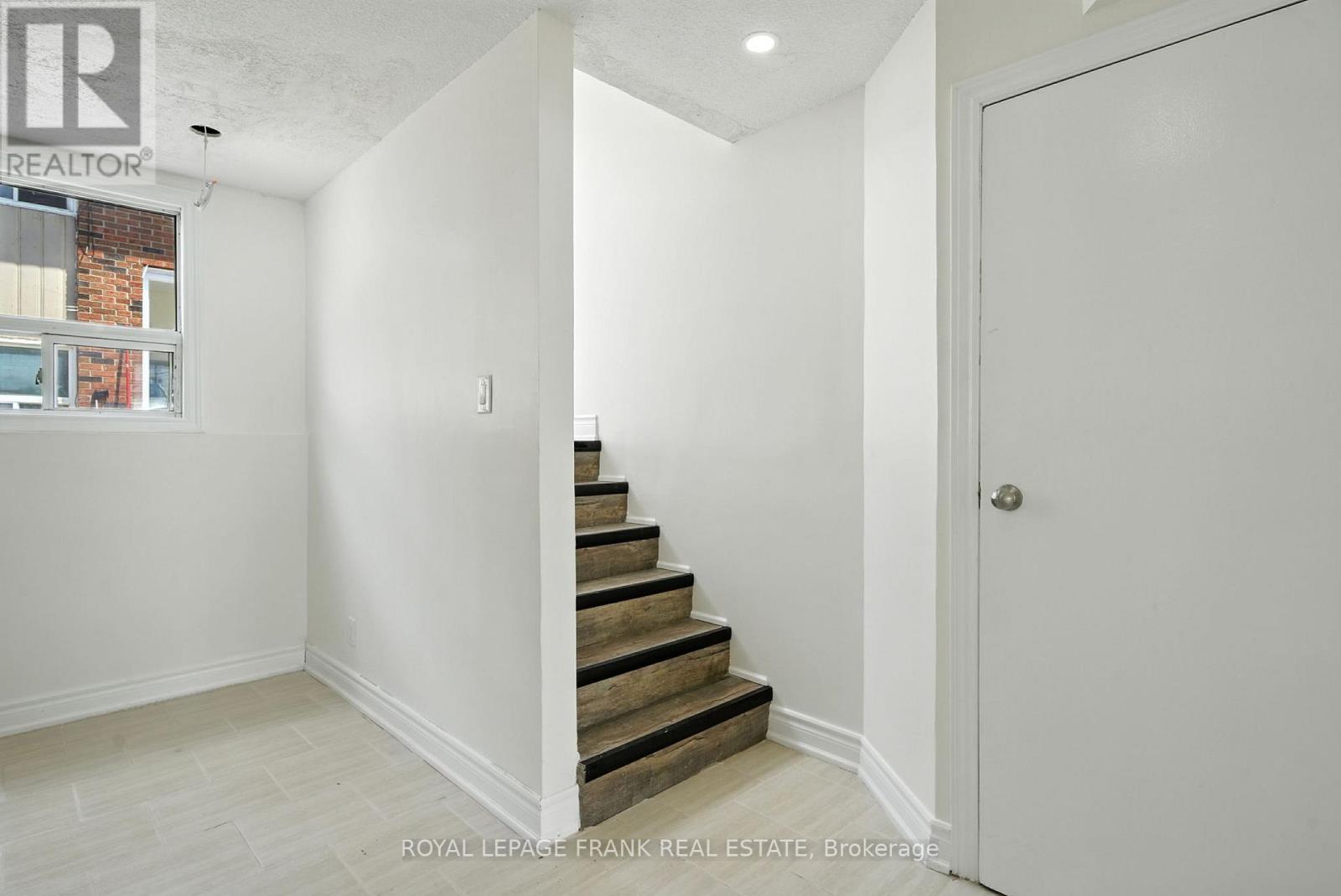 












2 - 88 MARY STREET W

,
Kawartha Lakes (Lindsay),




Ontario
K9V5G3


