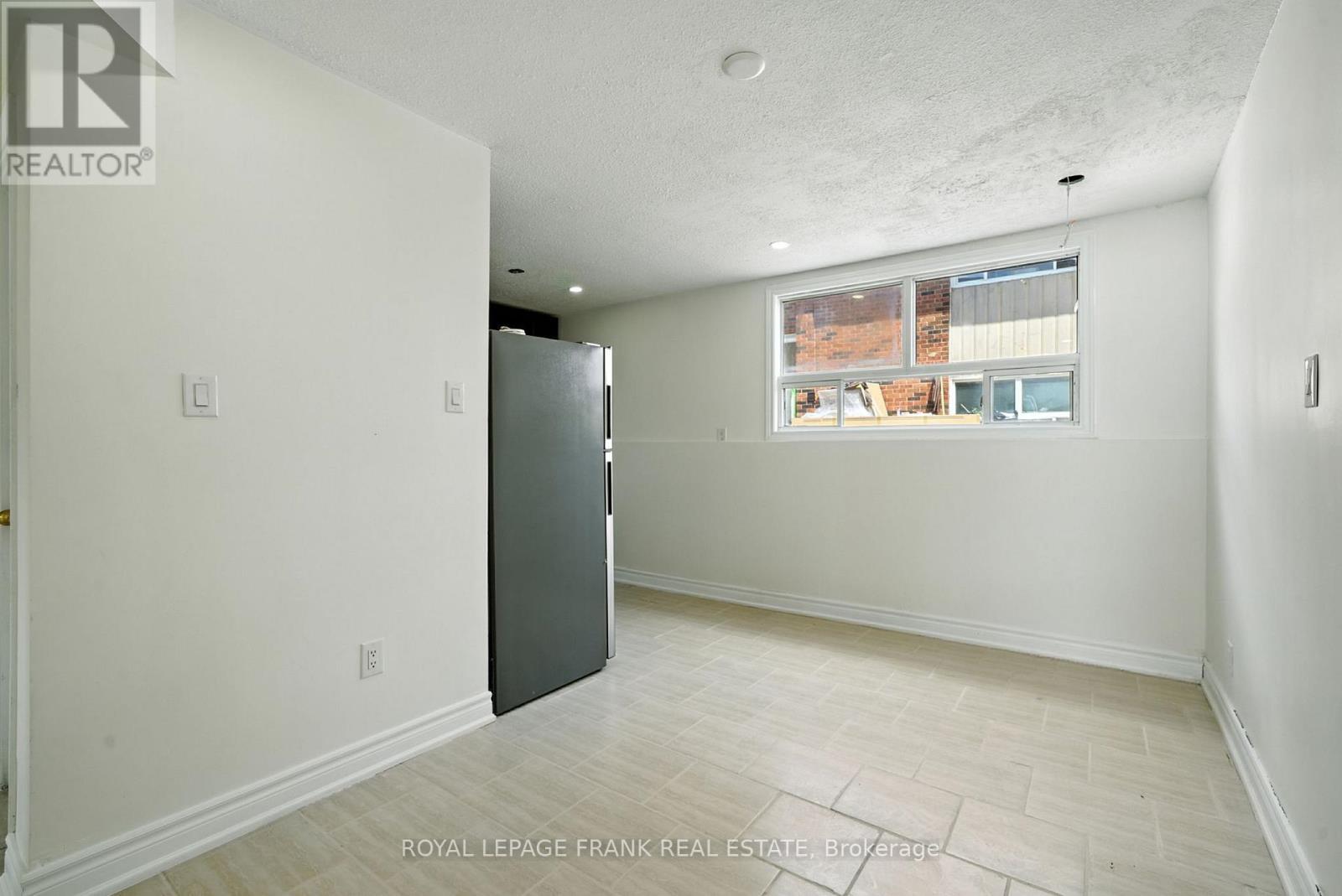 












2 - 88 MARY STREET W

,
Kawartha Lakes (Lindsay),




Ontario
K9V5G3

