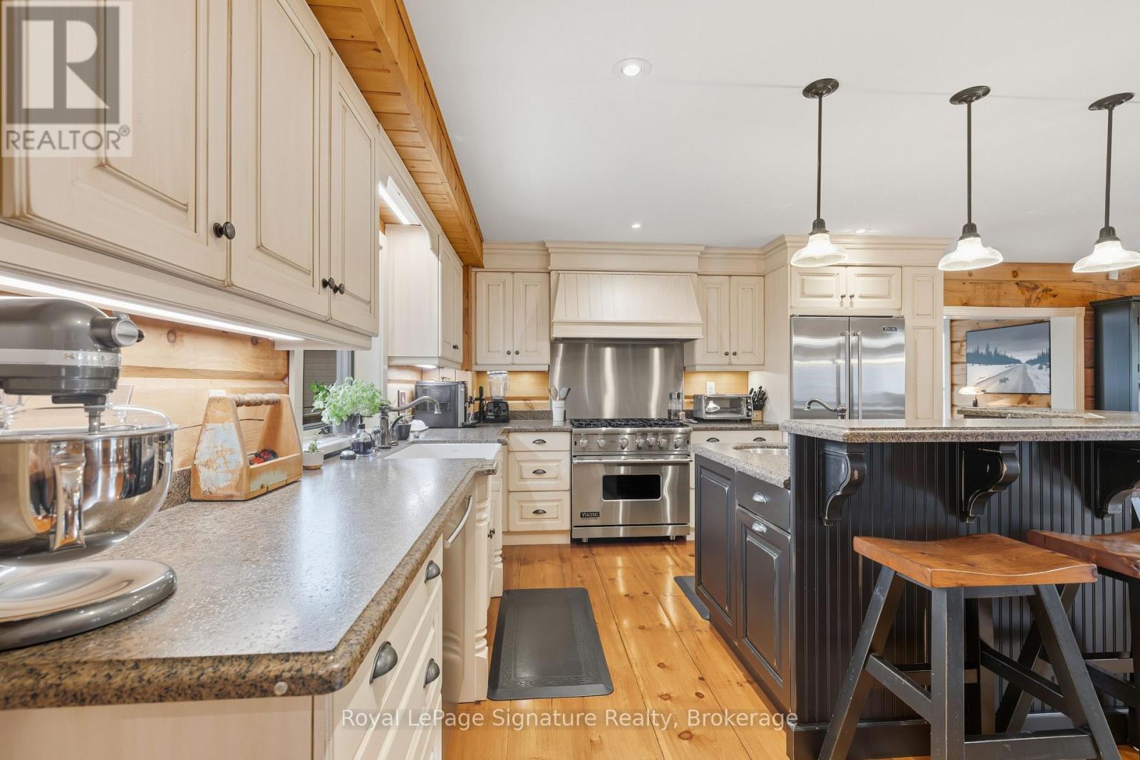 












133 OLD LAKESHORE ROAD

,
Blue Mountains,




Ontario
N0H1J0

