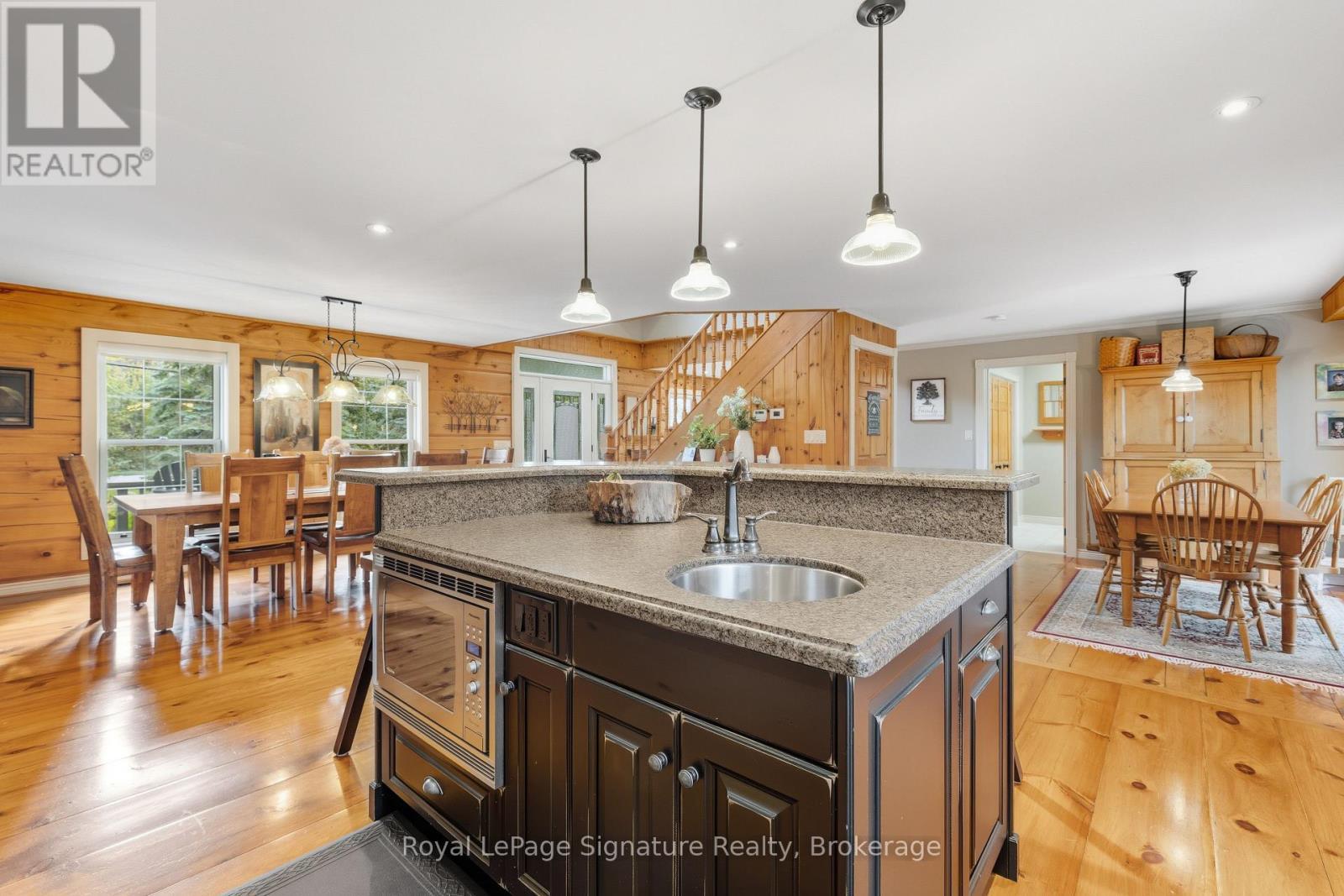 












133 OLD LAKESHORE ROAD

,
Blue Mountains,




Ontario
N0H1J0


