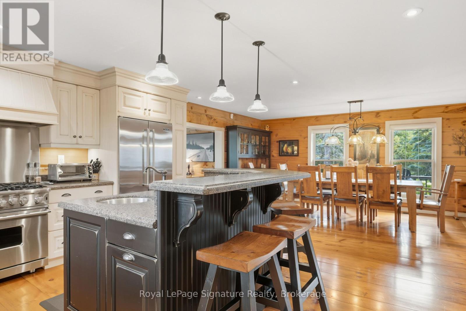 












133 OLD LAKESHORE ROAD

,
Blue Mountains,




Ontario
N0H1J0


