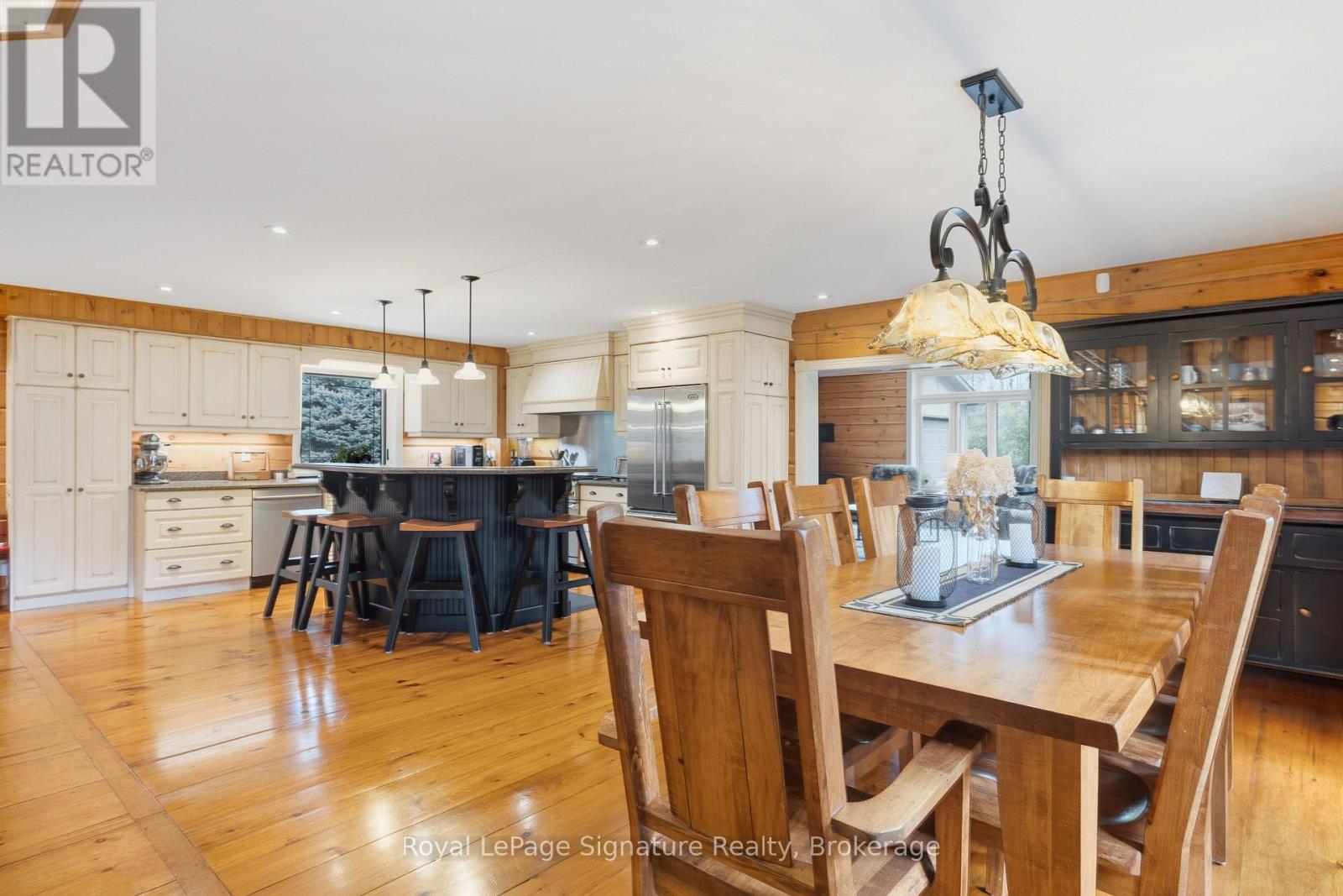 












133 OLD LAKESHORE ROAD

,
Blue Mountains,




Ontario
N0H1J0

