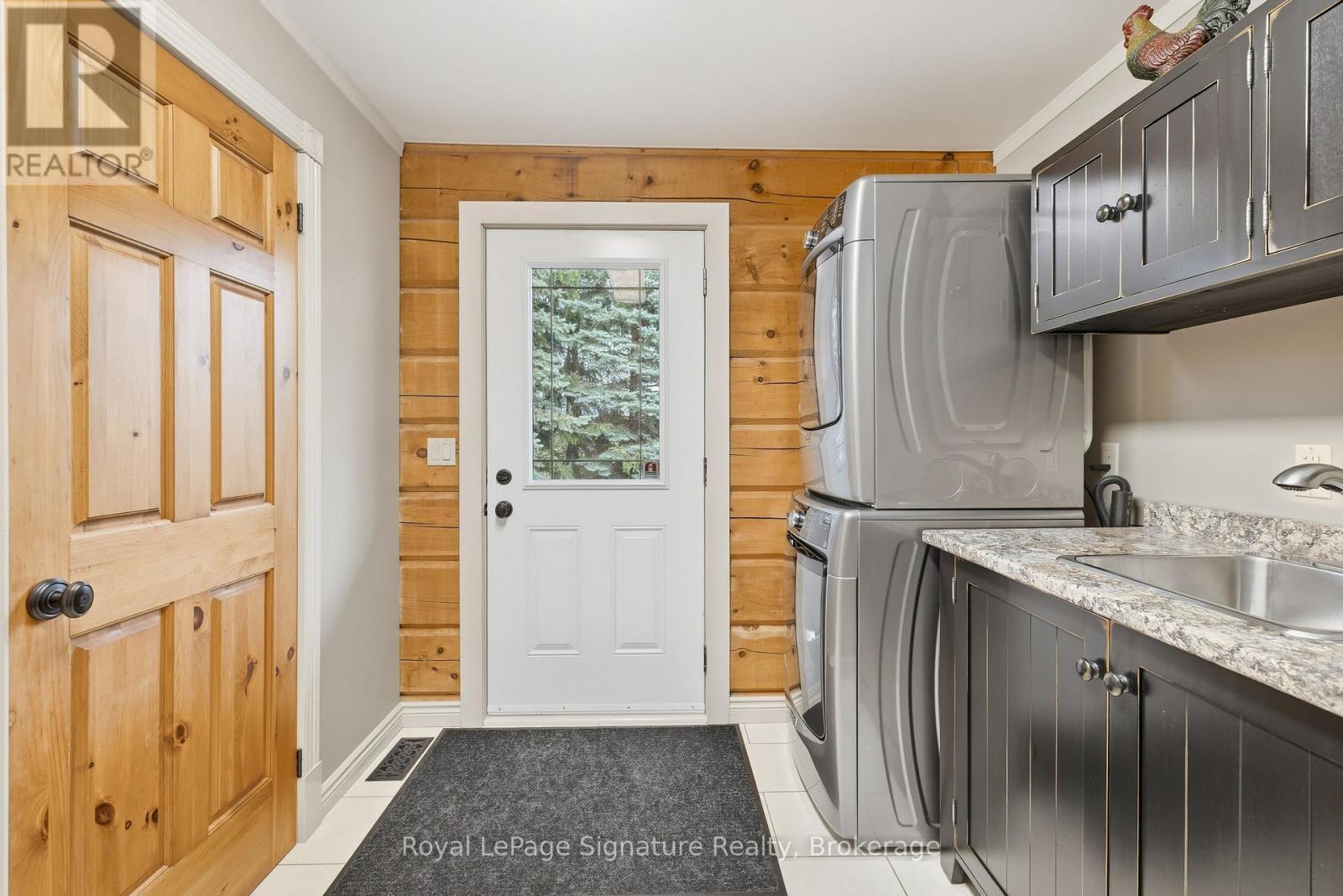 












133 OLD LAKESHORE ROAD

,
Blue Mountains,




Ontario
N0H1J0

