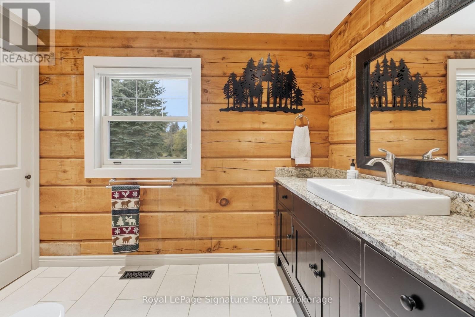 












133 OLD LAKESHORE ROAD

,
Blue Mountains,




Ontario
N0H1J0

