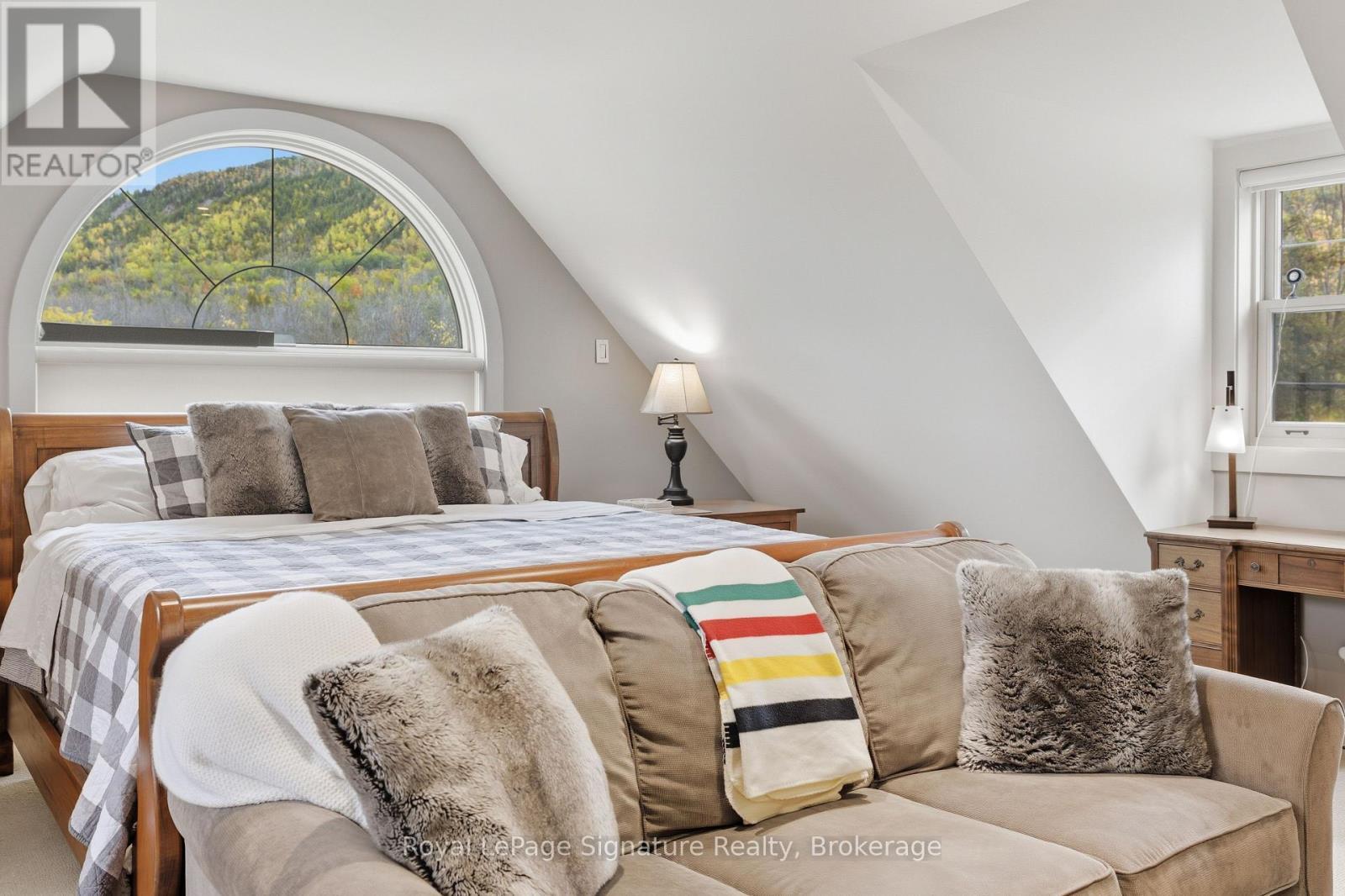












133 OLD LAKESHORE ROAD

,
Blue Mountains,




Ontario
N0H1J0

