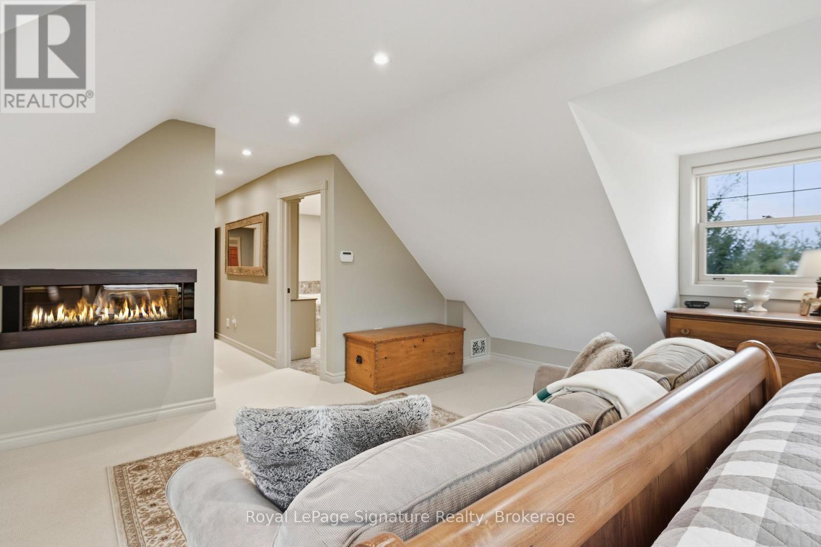 












133 OLD LAKESHORE ROAD

,
Blue Mountains,




Ontario
N0H1J0

