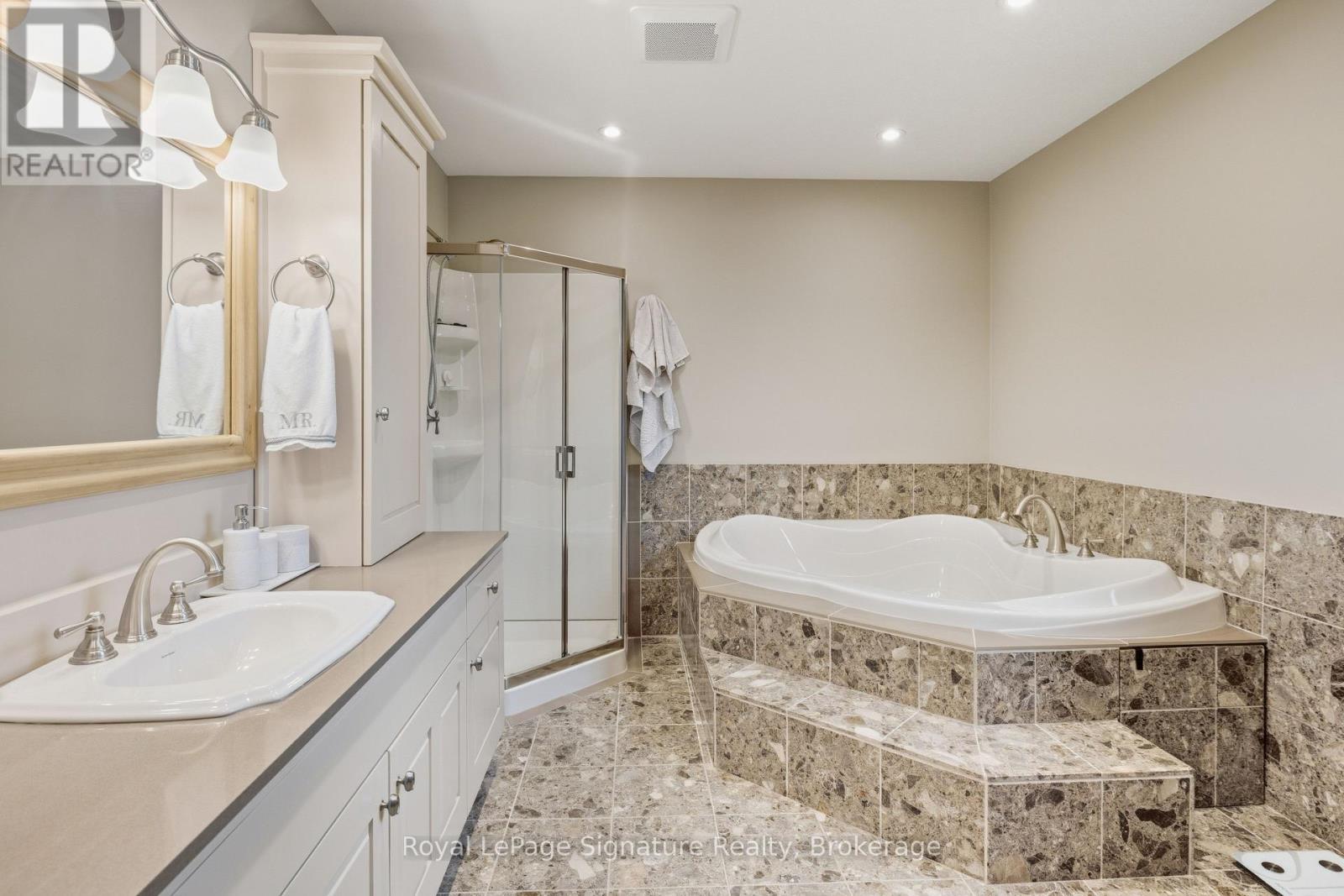 












133 OLD LAKESHORE ROAD

,
Blue Mountains,




Ontario
N0H1J0

