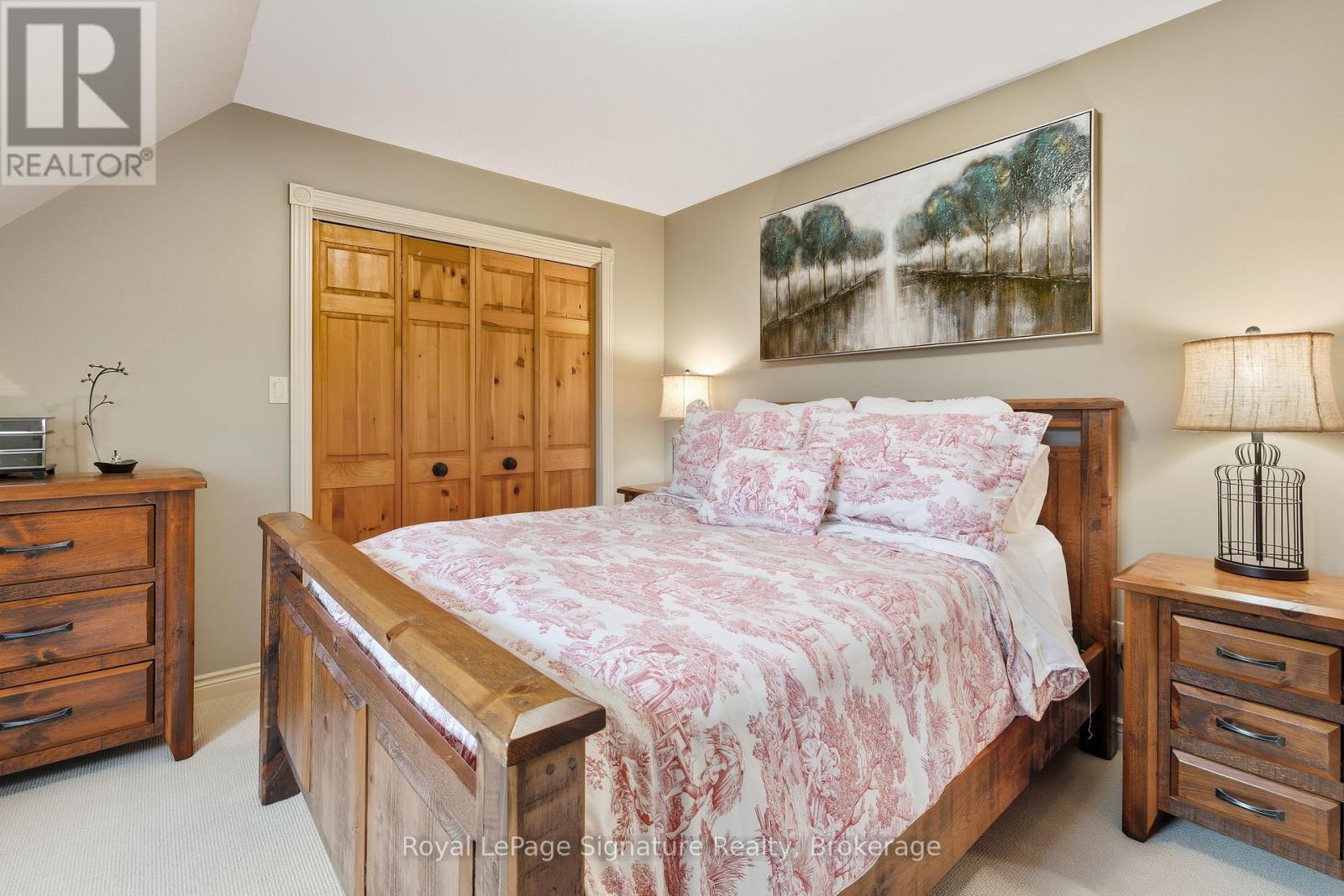 












133 OLD LAKESHORE ROAD

,
Blue Mountains,




Ontario
N0H1J0

