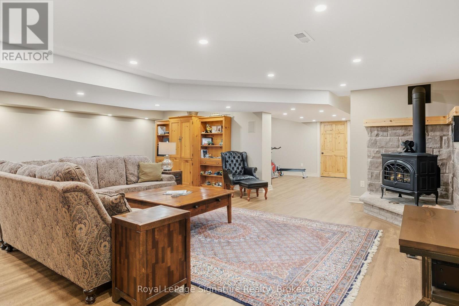 












133 OLD LAKESHORE ROAD

,
Blue Mountains,




Ontario
N0H1J0

