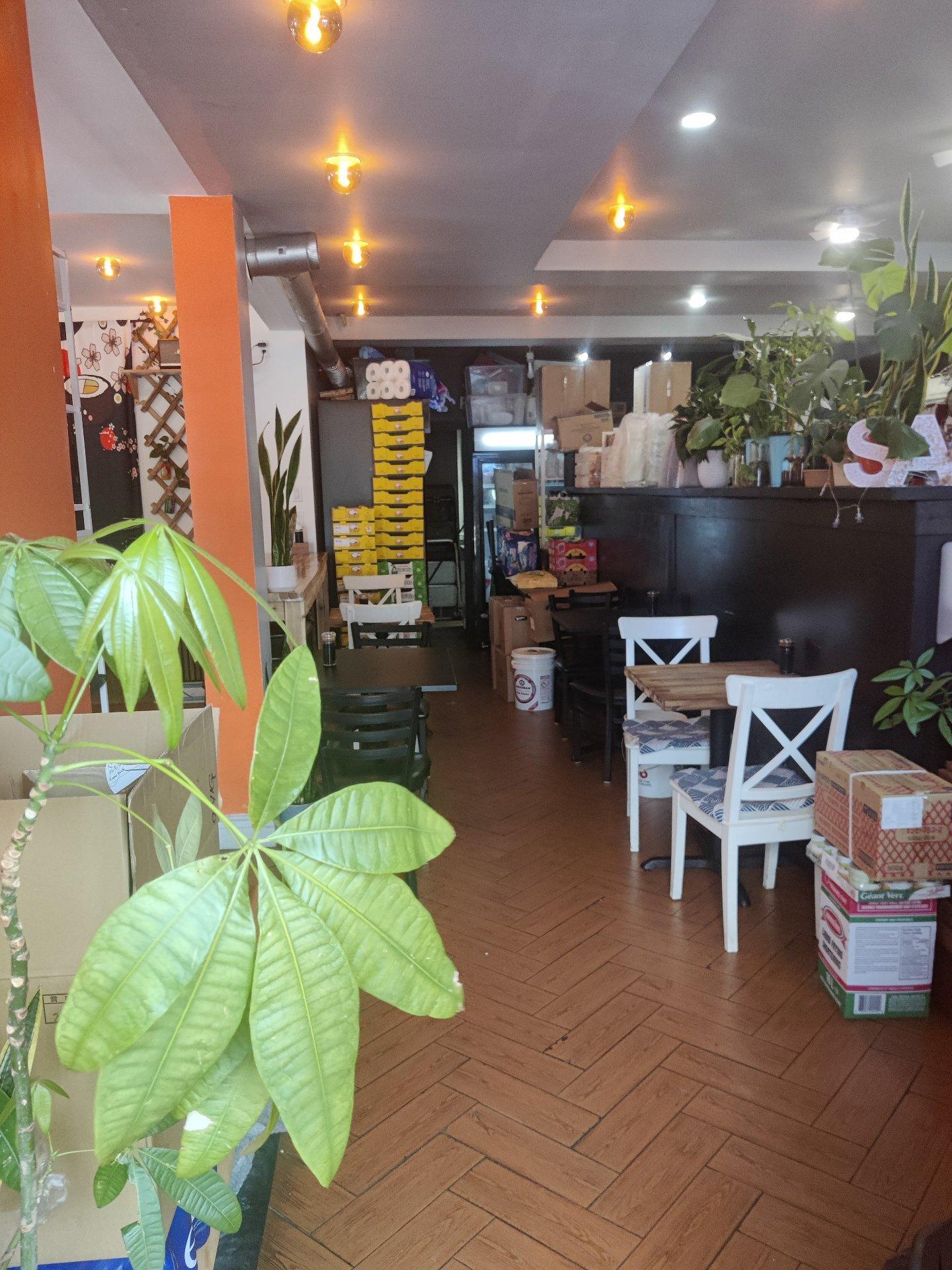 









5602


Av. de Monkland

,
Montréal (Côte-des-Neiges/Notre-Dame-de-Grâce),




QC
H4A1E3

