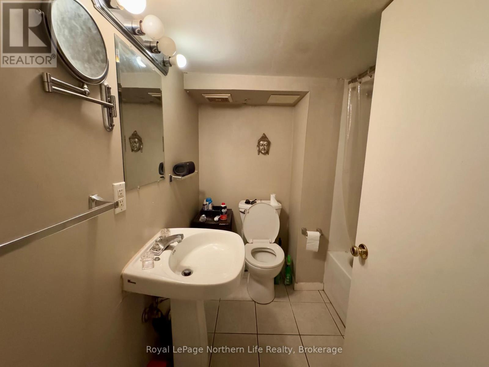 












1107 ALGONQUIN AVENUE

,
North Bay (West End),




Ontario
P1B4Y1

