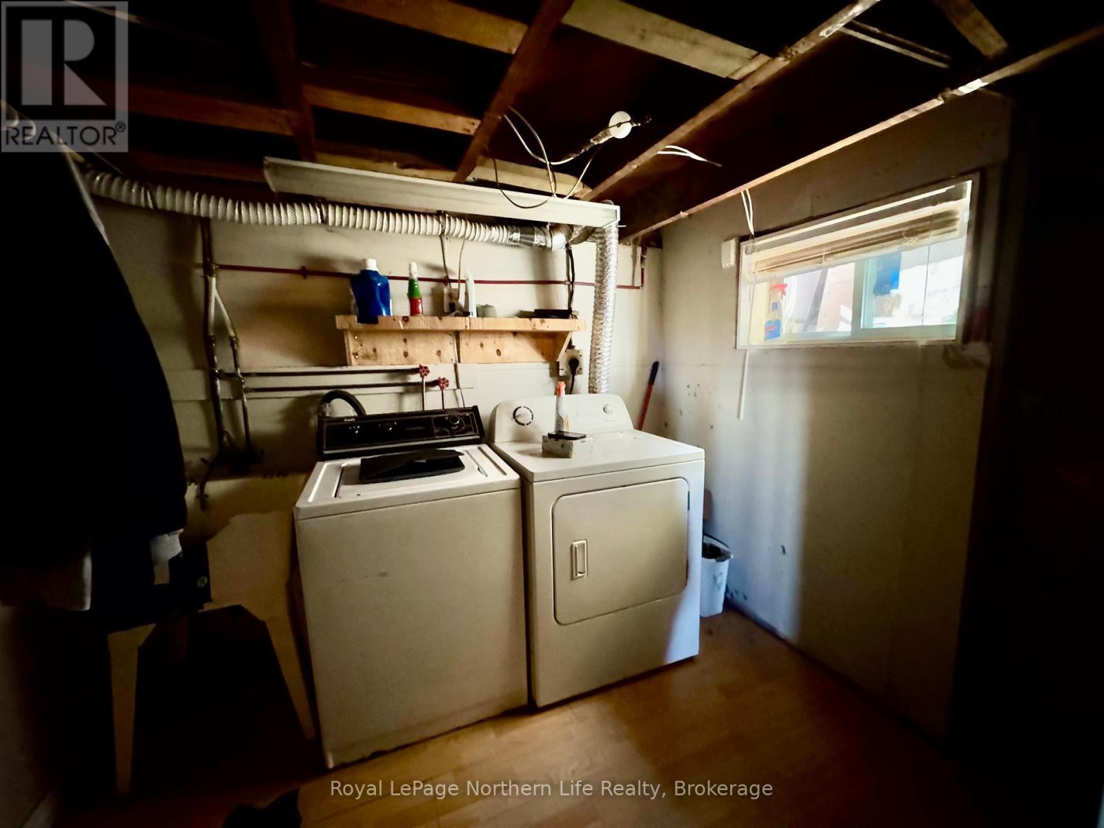 












1107 ALGONQUIN AVENUE

,
North Bay (West End),




Ontario
P1B4Y1

