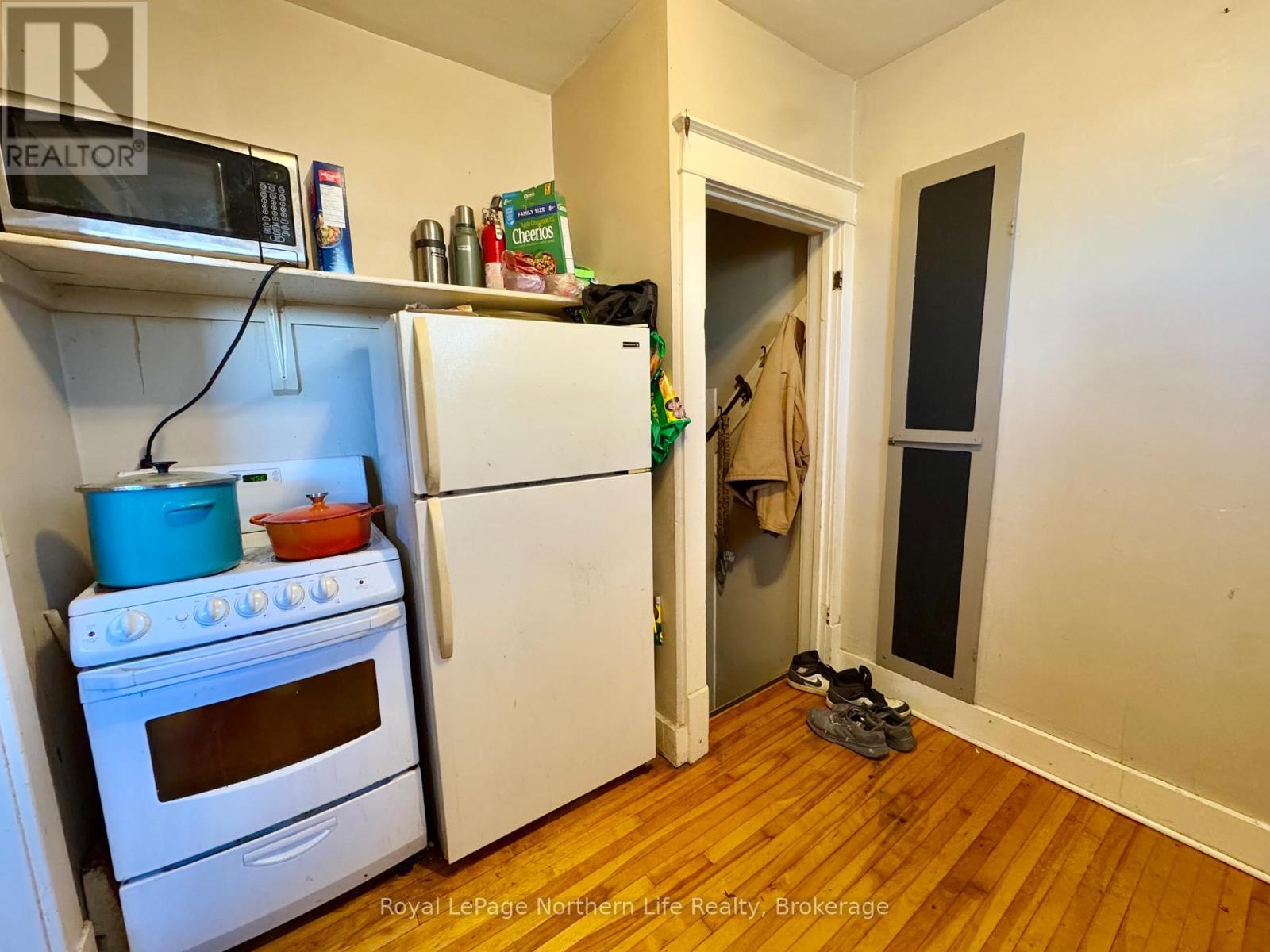 












1107 ALGONQUIN AVENUE

,
North Bay (West End),




Ontario
P1B4Y1

