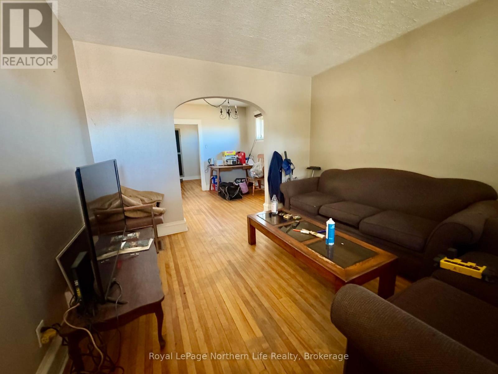 












1107 ALGONQUIN AVENUE

,
North Bay (West End),




Ontario
P1B4Y1

