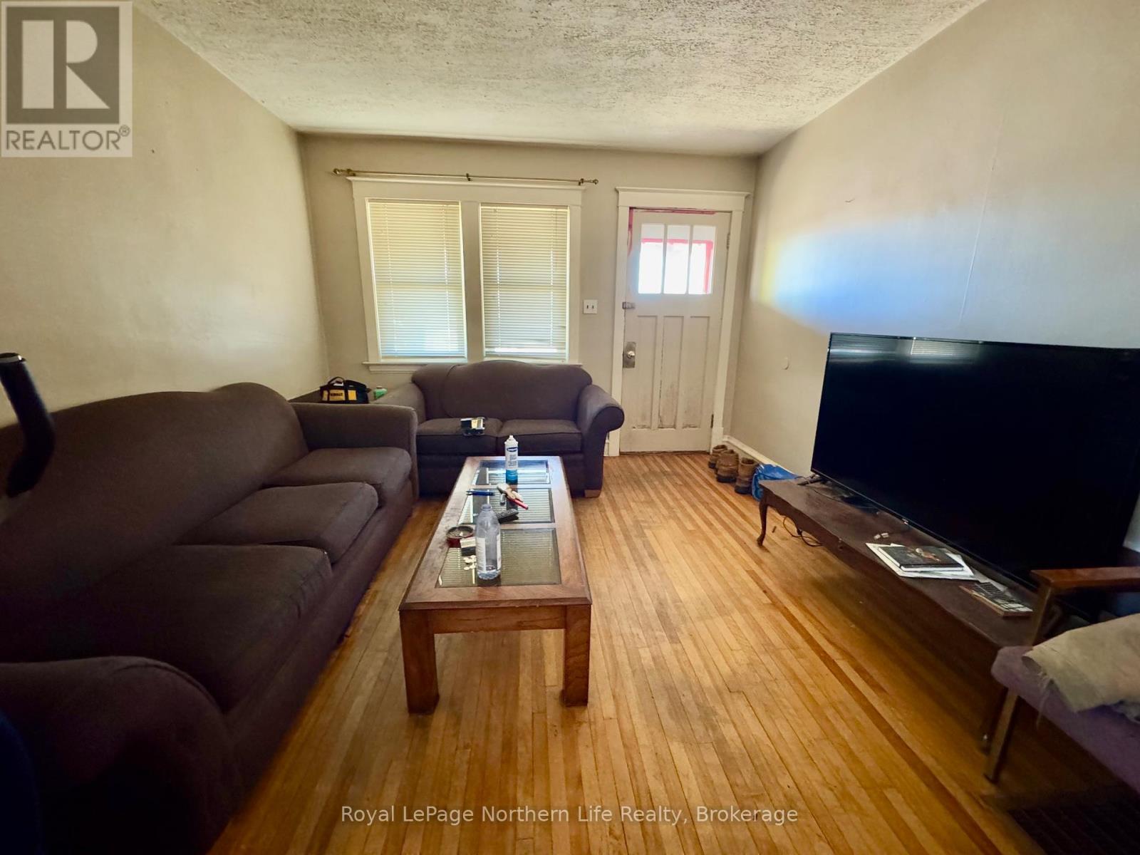 












1107 ALGONQUIN AVENUE

,
North Bay (West End),




Ontario
P1B4Y1

