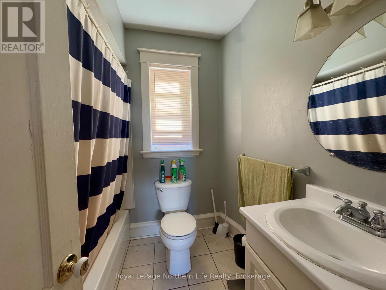 












1107 ALGONQUIN AVENUE

,
North Bay (West End),




Ontario
P1B4Y1

