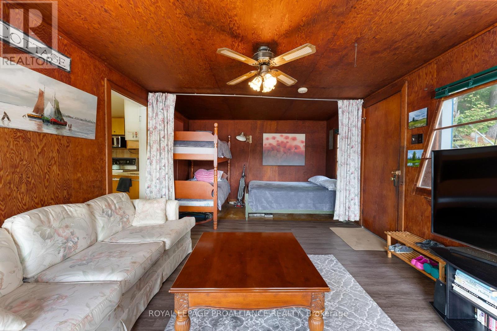 












17547 HIGHWAY 41

,
Addington Highlands (Addington Highlands),




Ontario
K0H1K0

