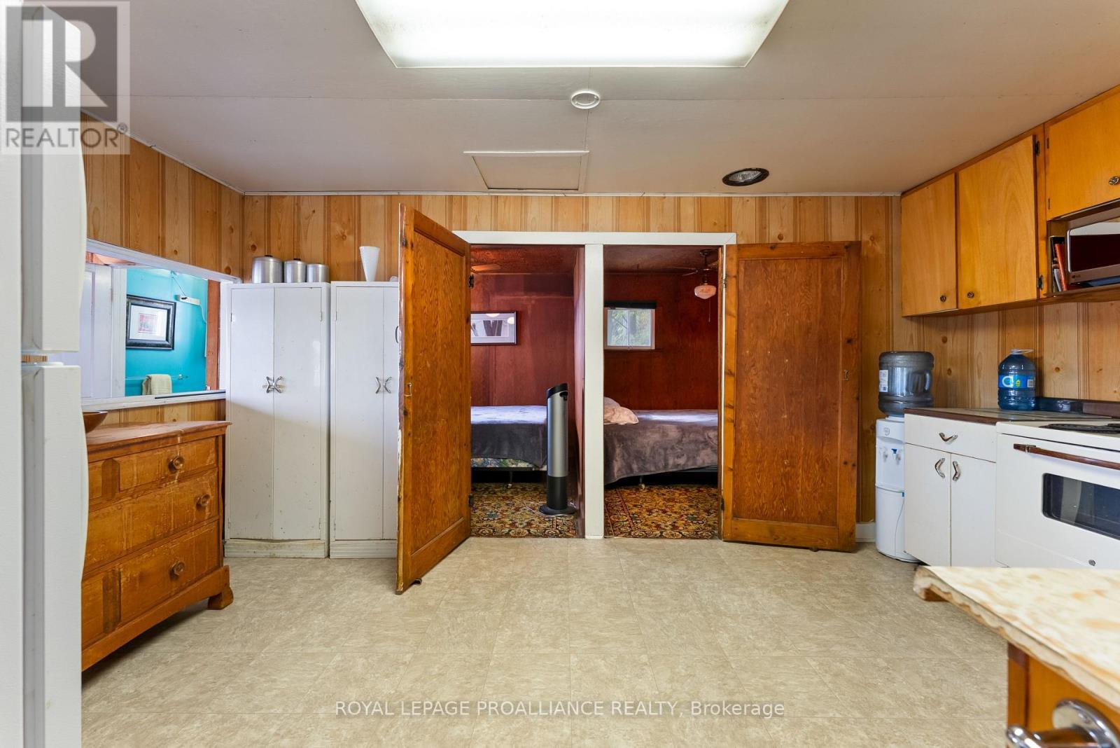 












17547 HIGHWAY 41

,
Addington Highlands (Addington Highlands),




Ontario
K0H1K0

