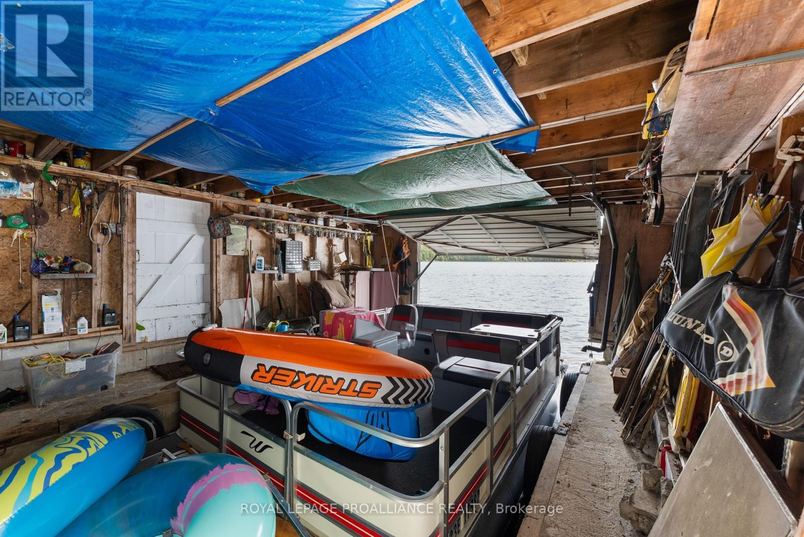 












17547 HIGHWAY 41

,
Addington Highlands (Addington Highlands),




Ontario
K0H1K0

