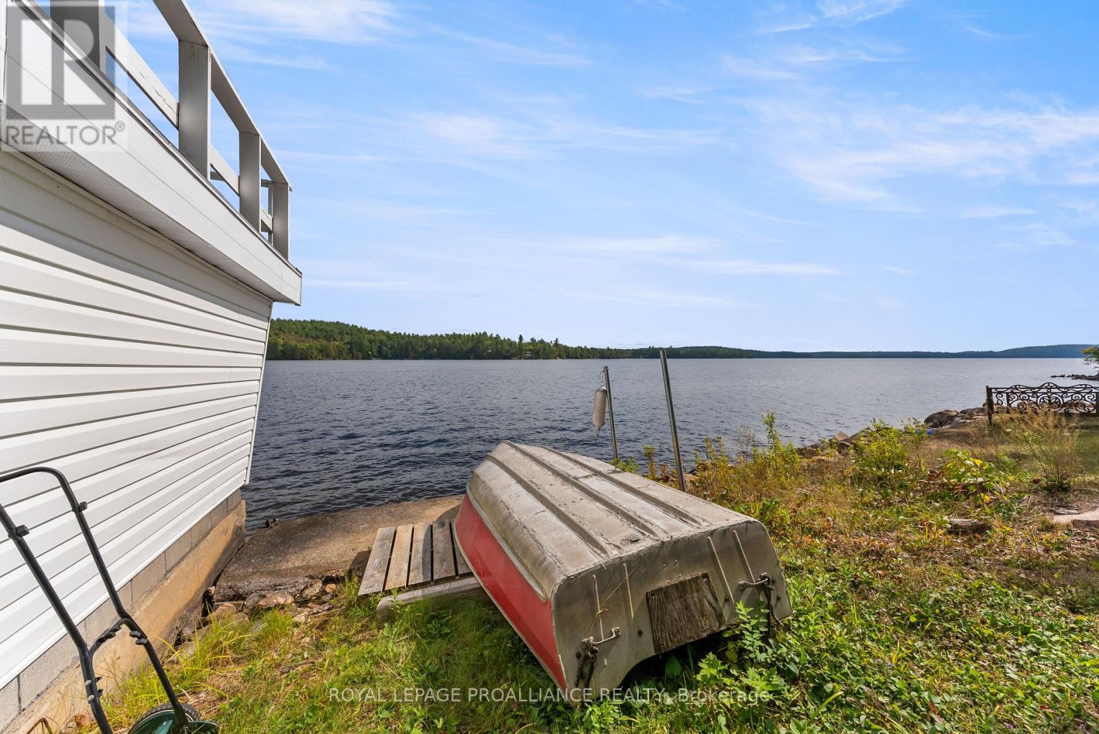












17547 HIGHWAY 41

,
Addington Highlands (Addington Highlands),




Ontario
K0H1K0

