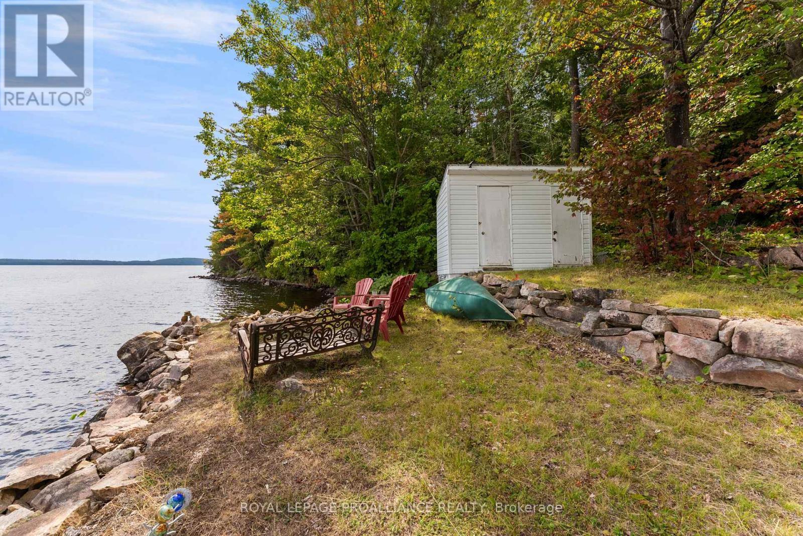 












17547 HIGHWAY 41

,
Addington Highlands (Addington Highlands),




Ontario
K0H1K0

