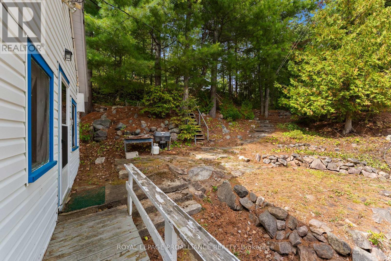 












17547 HIGHWAY 41

,
Addington Highlands (Addington Highlands),




Ontario
K0H1K0


