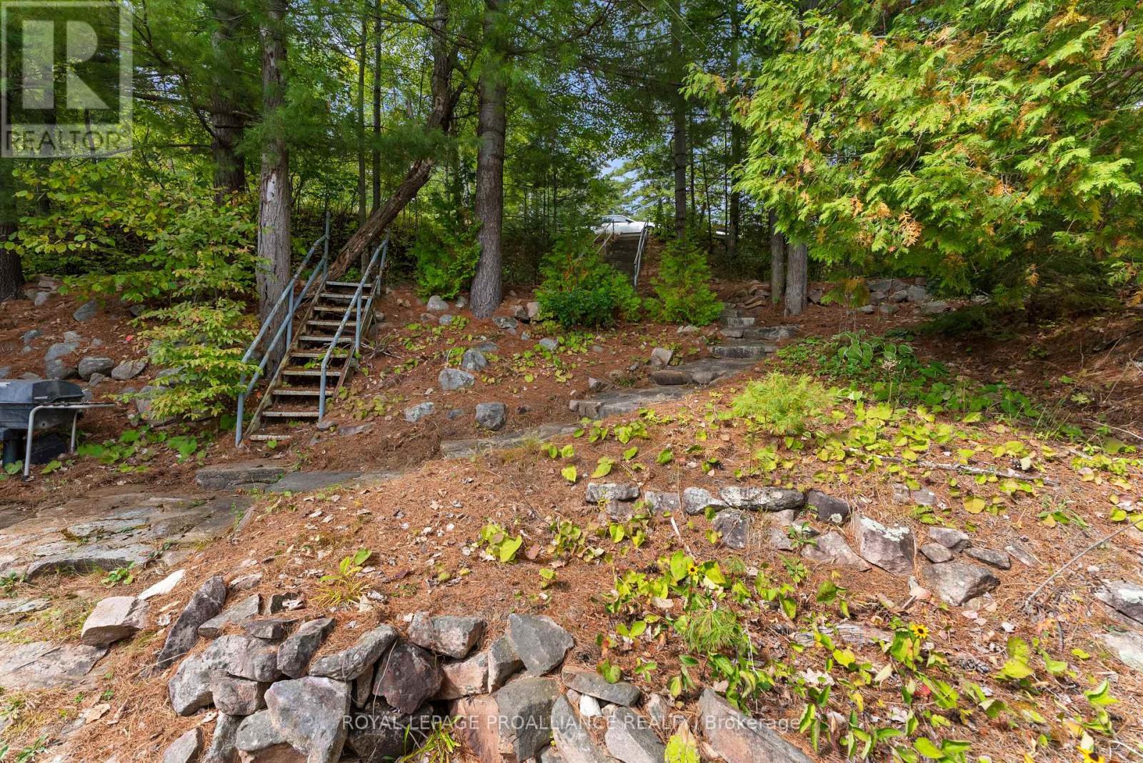 












17547 HIGHWAY 41

,
Addington Highlands (Addington Highlands),




Ontario
K0H1K0


