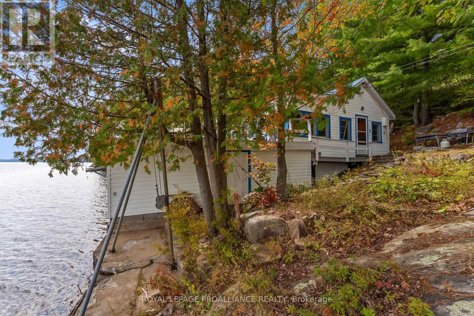 












17547 HIGHWAY 41

,
Addington Highlands (Addington Highlands),




Ontario
K0H1K0


