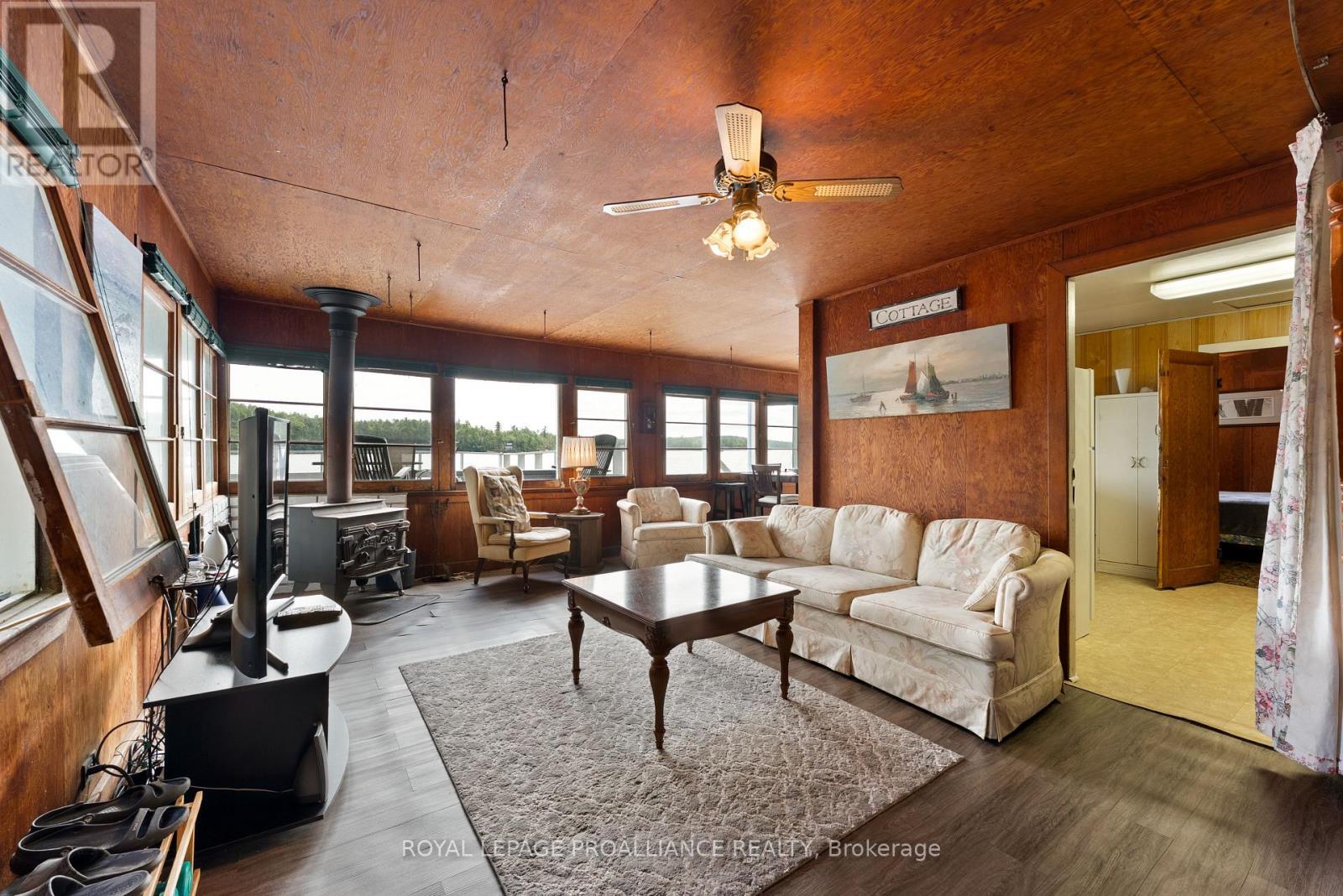 












17547 HIGHWAY 41

,
Addington Highlands (Addington Highlands),




Ontario
K0H1K0

