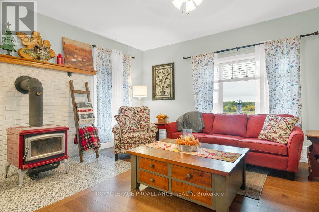 












1423 BLESSINGTON ROAD

,
Belleville (Thurlow Ward),




Ontario
K0K1V0

