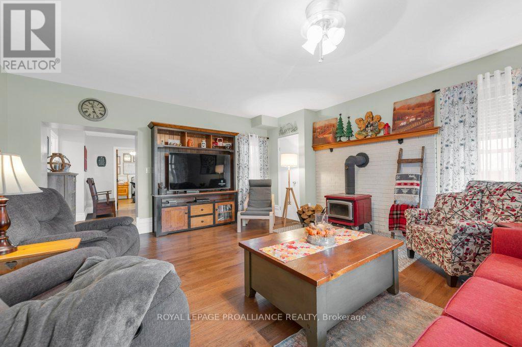 












1423 BLESSINGTON ROAD

,
Belleville (Thurlow Ward),




Ontario
K0K1V0

