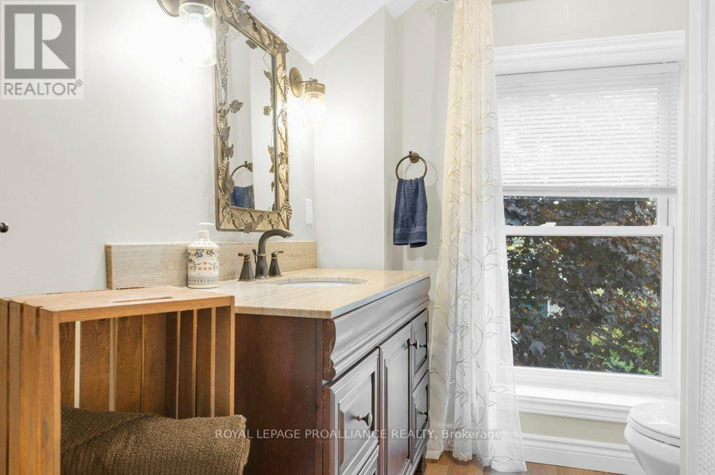 












1423 BLESSINGTON ROAD

,
Belleville (Thurlow Ward),




Ontario
K0K1V0

