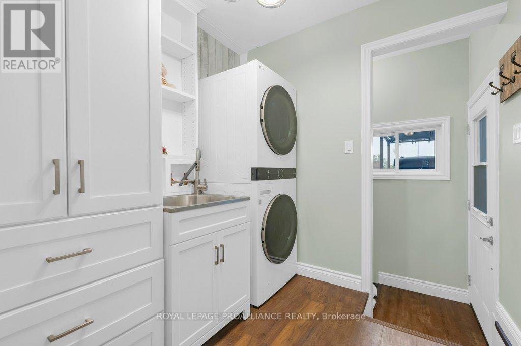












1423 BLESSINGTON ROAD

,
Belleville (Thurlow Ward),




Ontario
K0K1V0

