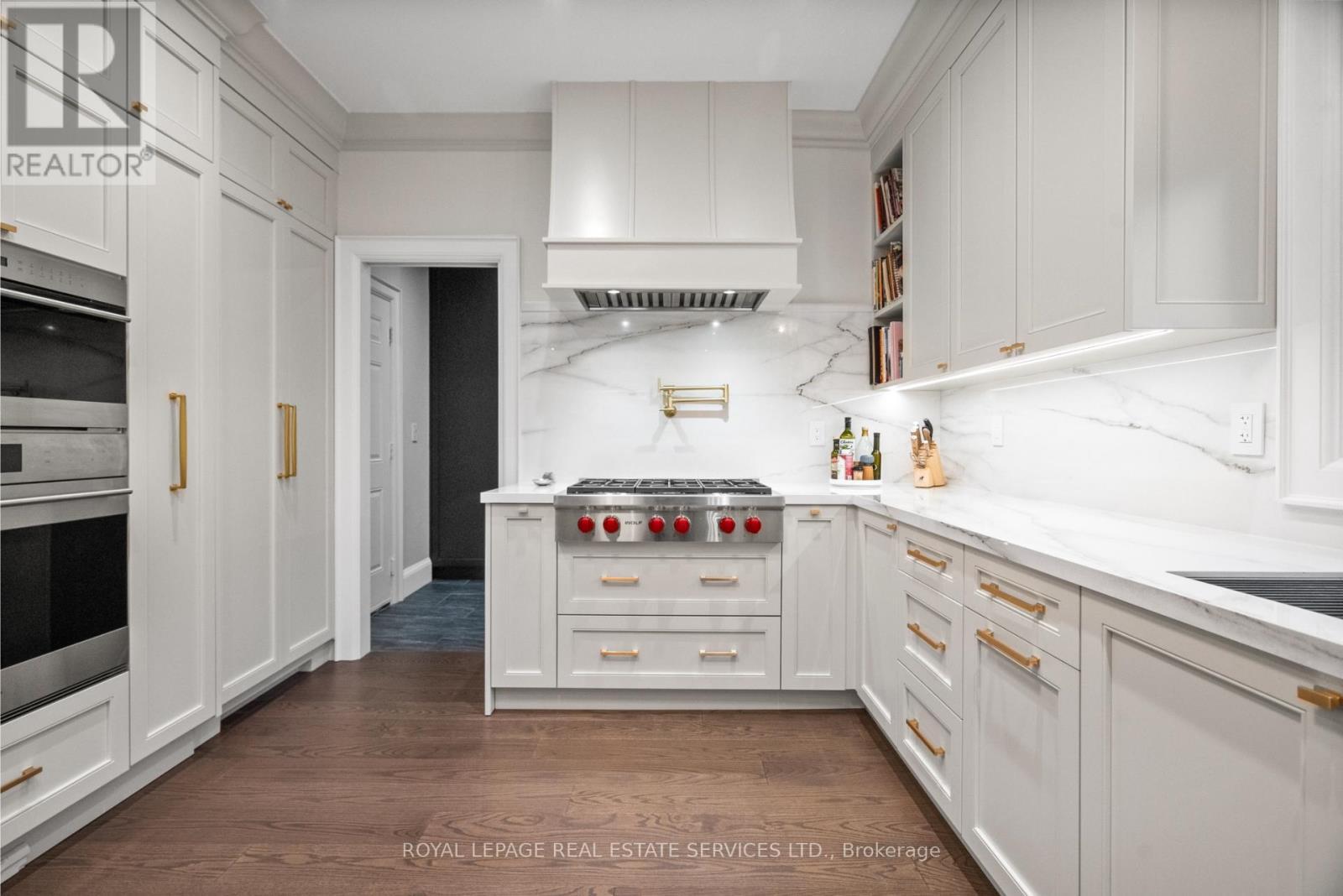 












132 STRATH AVENUE

,
Toronto,




Ontario
M8X1R5

