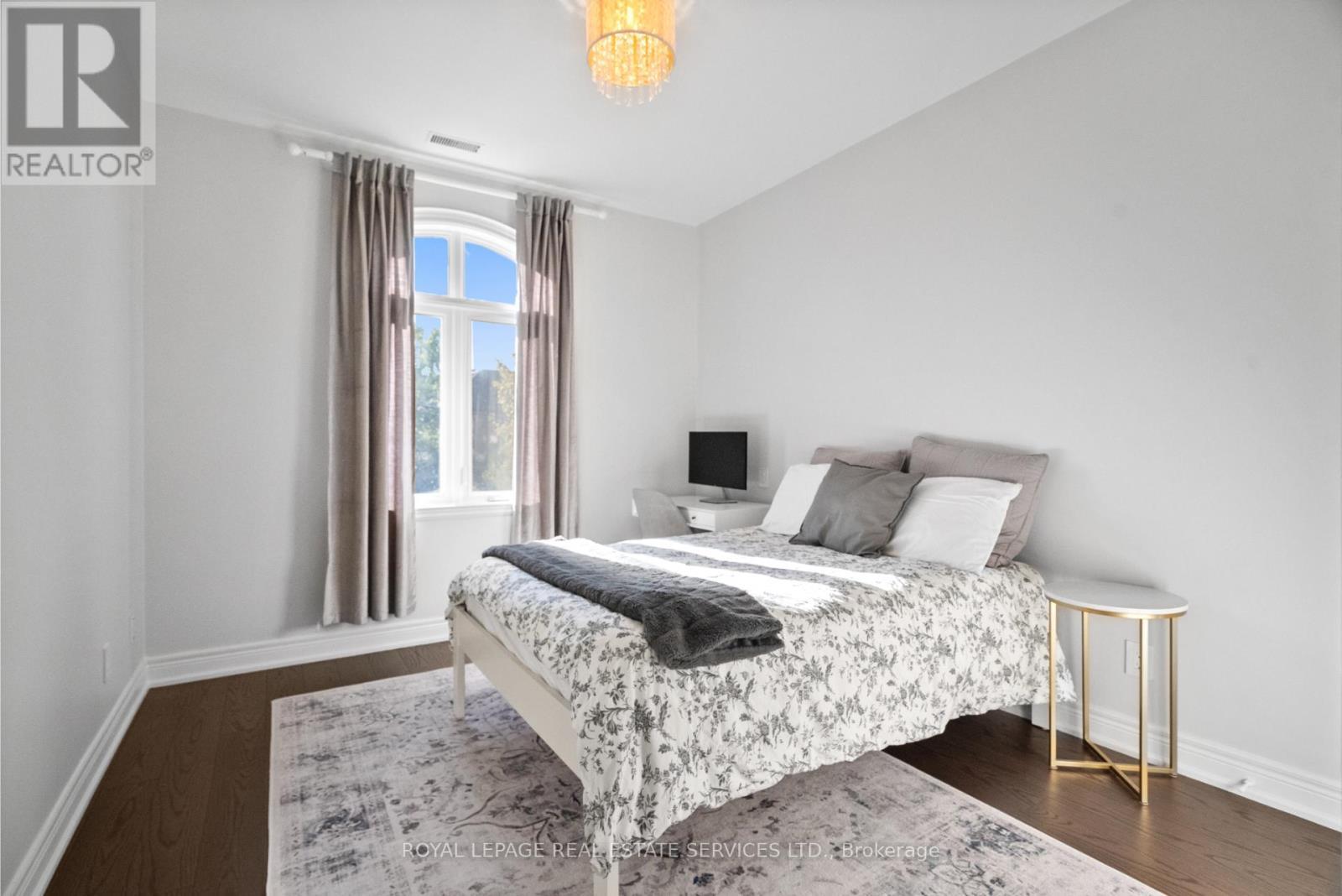 












132 STRATH AVENUE

,
Toronto,




Ontario
M8X1R5

