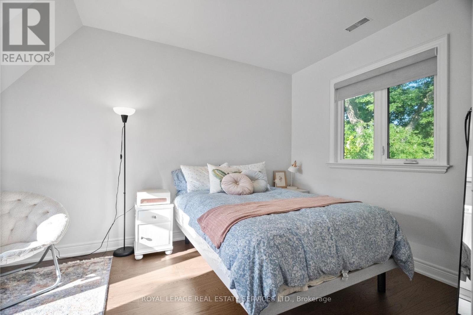 












132 STRATH AVENUE

,
Toronto,




Ontario
M8X1R5

